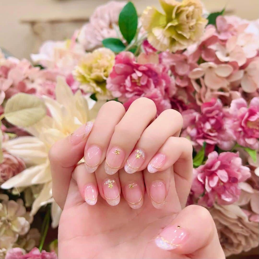 杉山佳那恵さんのインスタグラム写真 - (杉山佳那恵Instagram)「@miomio_0409 が めっちゃ可愛いnailしてたから おそろいにしてもたよよよ😛💗  シンプルめなデザイン可愛い〜✨✨✨  てか毎回ほんとに可愛いnail ありがとうですっ💕  そして @enluna.nail 3周年記念 おめでとうございますっ✨✨✨  nailの店下にコールドストーンあるから いつも誘惑に負けて食べてしまう💗  #nail#enlunanail#原宿#みおりん#ネイル#フレンチネイル」9月27日 19時37分 - kanaxxy_0421