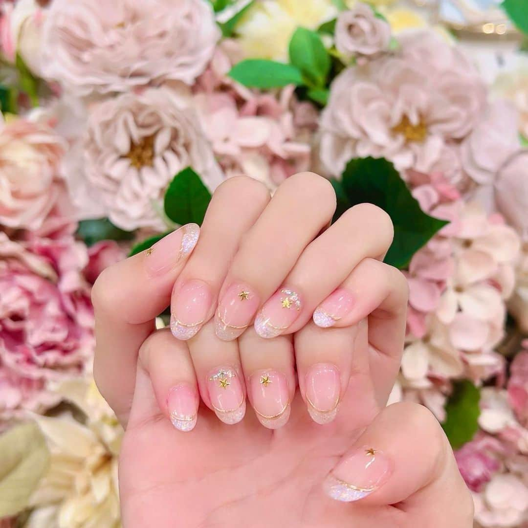 杉山佳那恵さんのインスタグラム写真 - (杉山佳那恵Instagram)「@miomio_0409 が めっちゃ可愛いnailしてたから おそろいにしてもたよよよ😛💗  シンプルめなデザイン可愛い〜✨✨✨  てか毎回ほんとに可愛いnail ありがとうですっ💕  そして @enluna.nail 3周年記念 おめでとうございますっ✨✨✨  nailの店下にコールドストーンあるから いつも誘惑に負けて食べてしまう💗  #nail#enlunanail#原宿#みおりん#ネイル#フレンチネイル」9月27日 19時37分 - kanaxxy_0421