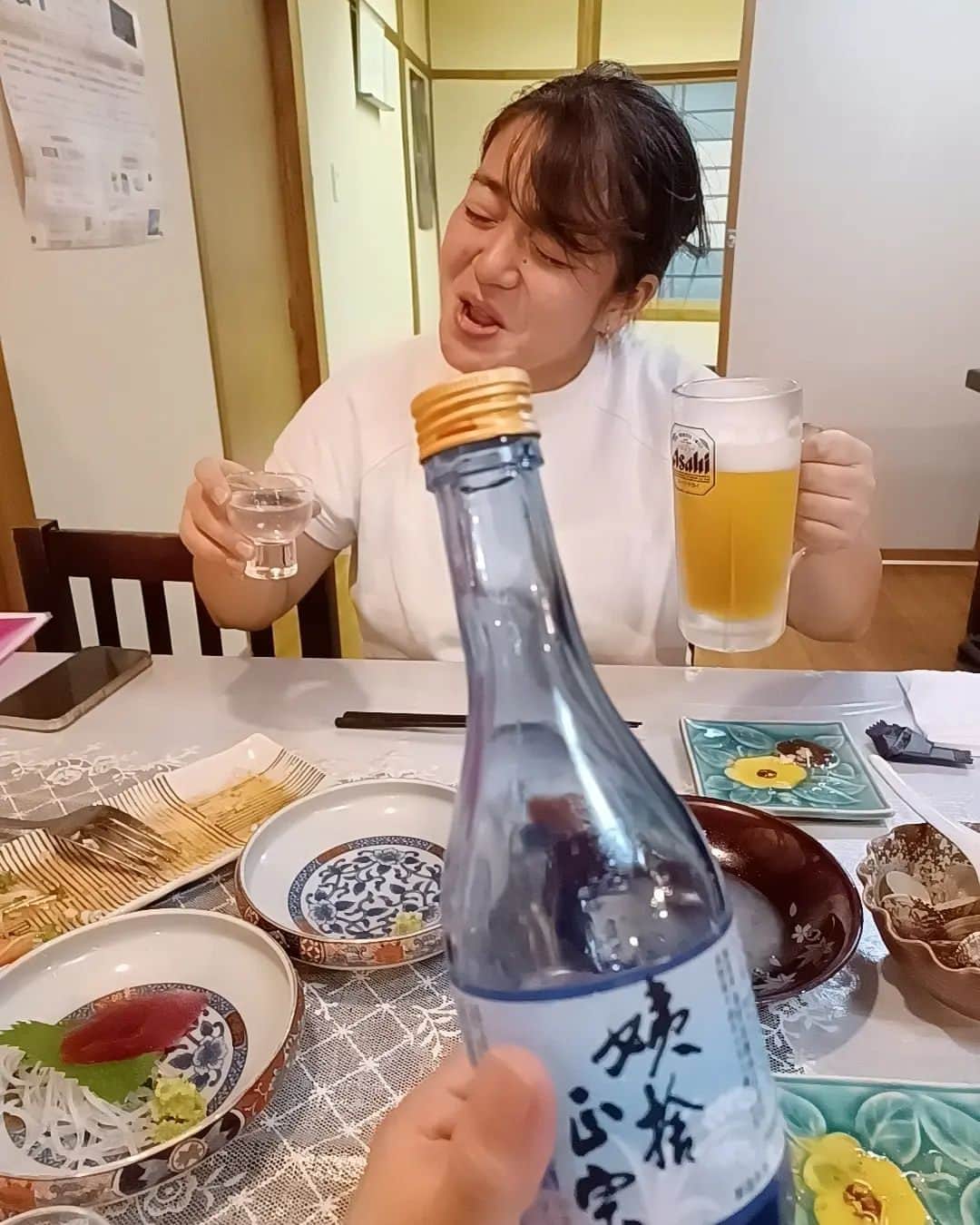 須藤美樹さんのインスタグラム写真 - (須藤美樹Instagram)「長野行ったときに、友達のあゆみちゃんと久しぶりの再会♥️  いやーーーー日本酒がうめぇ～🍶  そしてこの居酒屋やまよしさんが最高に美味しい😋🍴  家族経営されてて、かわいい子供をつまみにぐいぐいお酒が進みましたよぉ😁  もはや長野のディズニーランドです🐀⭐  リクエストしてもらったアクセサリーを作って今日完成しました✨  最近、これが趣味💫  時間足りないからもしかして来月も長野行くかも......  #長野 #居酒屋やまよし #趣味 #アクセサリー #日本酒」9月27日 19時43分 - odorukaiunshi