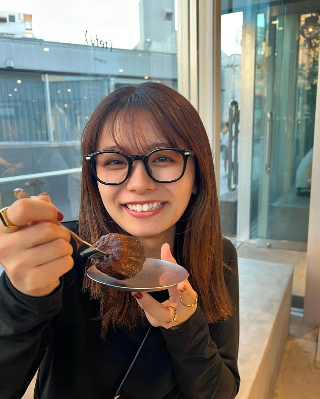 足立佳奈のインスタグラム：「カヌレがどうしても食べたくて ご飯前にたべてしまった。よ。🤤」