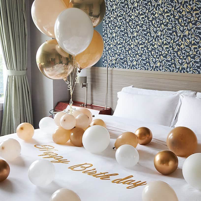 ザ・プリンス パークタワー東京さんのインスタグラム写真 - (ザ・プリンス パークタワー東京Instagram)「「Decoballoon Anniversary Stay」  大切な方へのお祝いに、「ベッドアート」でのサプライズはいかがでしょう🎉 デザインは4種類。 10月から12月は、ゴールドを基調とした「スパークル」もお選びいただけます✨  ~ DecoBalloon Anniversary Stay ~  Create the perfect surprise for your loved ones with an artistic balloon display elegantly sprawled across the bed 🎈 Choose from four unique decoration designs! And from October through December, you can opt for our special, new white and gold "Sparkle"  design ✨  Share your own images with us by tagging @princeparktowertokyo —————————————————————  #theprinceparktowertokyo #tokyotower #surprise #photogenic #ThePreferredLife #ザプリンスパークタワー東京 #プリンスホテル #ベッドアート #バルーンアート #誕生日サプライズ」9月27日 19時53分 - princeparktowertokyo