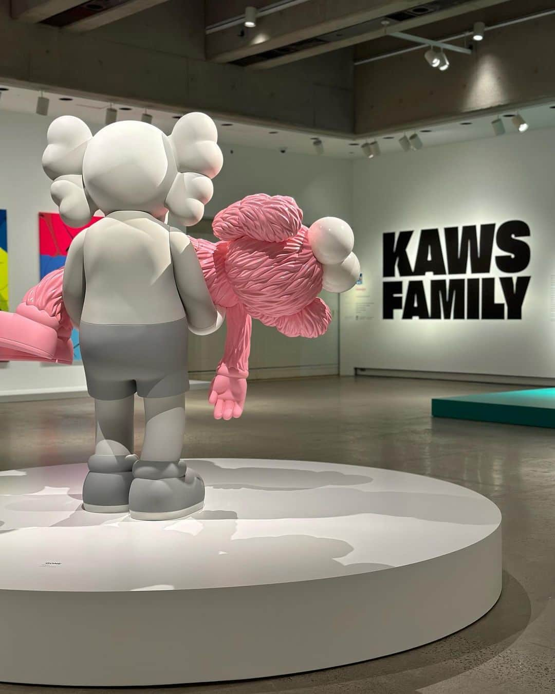 KAWSONEさんのインスタグラム写真 - (KAWSONEInstagram)「KAWS FAMILY opens today at the @agotoronto  #KAWS #agotoronto #toronto #canada」9月27日 19時53分 - kaws