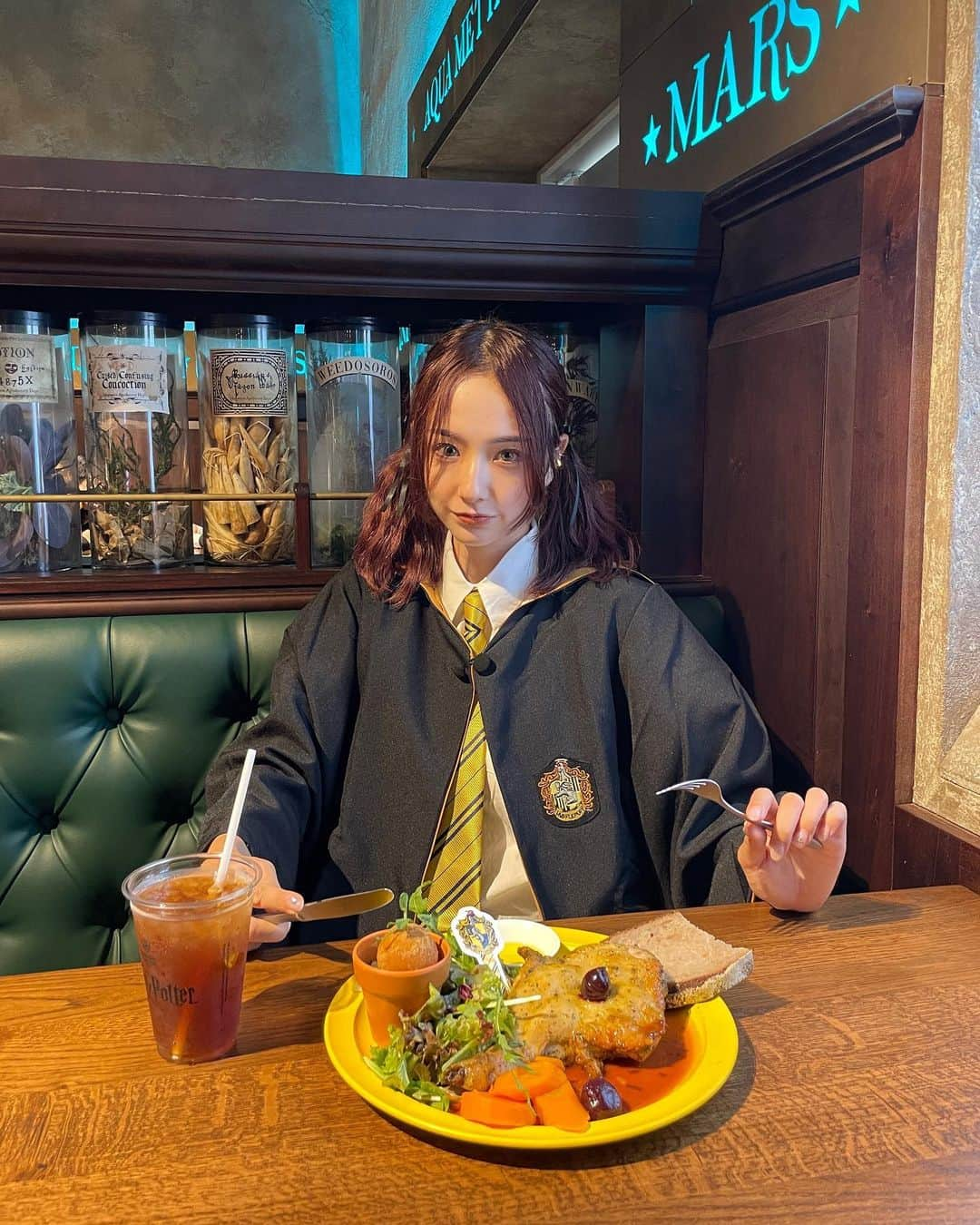 AMOさんのインスタグラム写真 - (AMOInstagram)「🦡💛  #ハリポタツアー #スタジオツアー東京 #WBTourTokyo #スタジオツアー #StudioTourTokyo #HarryPotterTour」9月27日 19時47分 - amo_whale