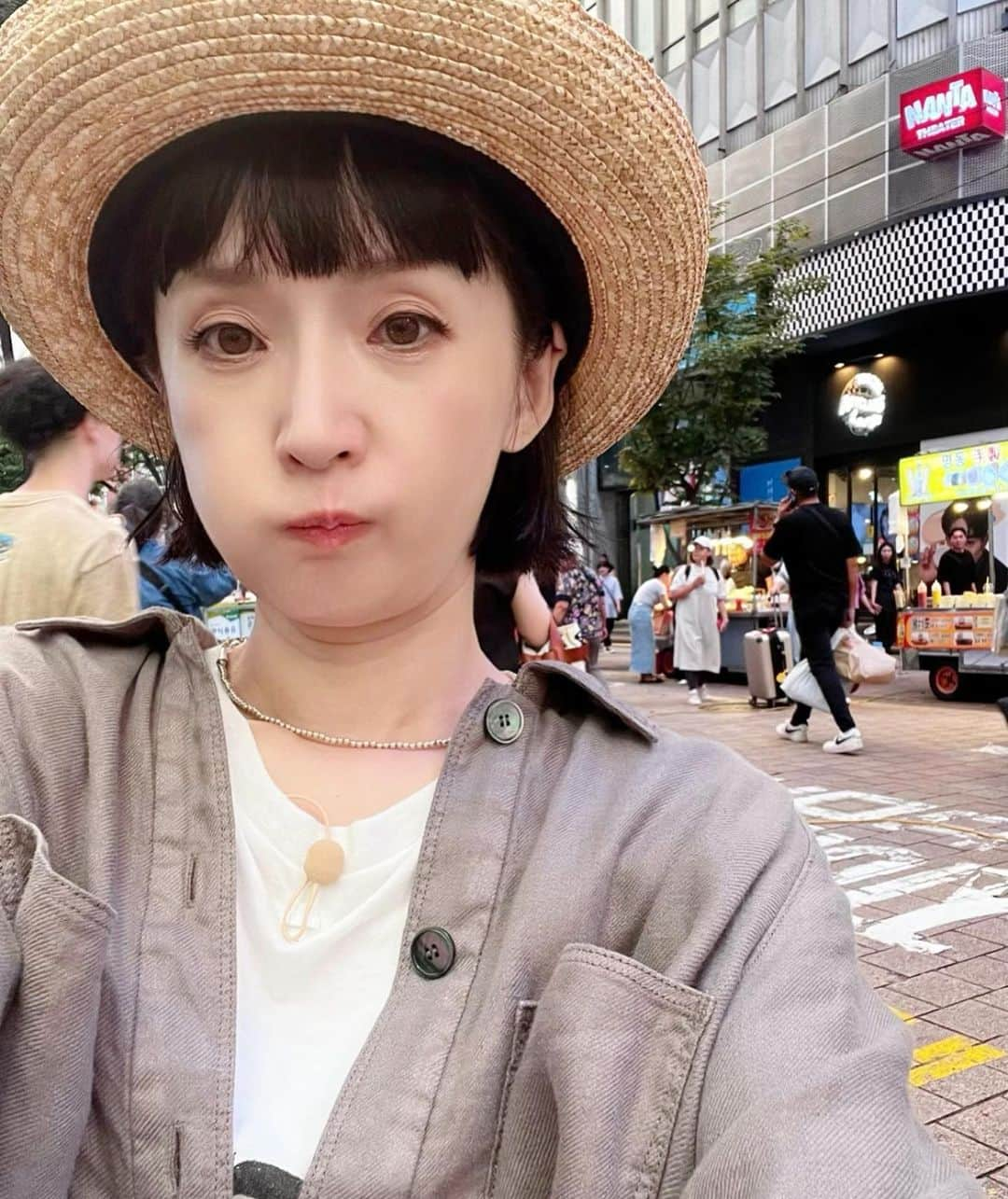 千秋さんのインスタグラム写真 - (千秋Instagram)「おっさんが近い おっさんに囲まれる  #韓国旅行 #ソウルタワー #北村 #トンミョ市場 #渡韓 #千秋旅日記」9月27日 19時50分 - chiaki77777