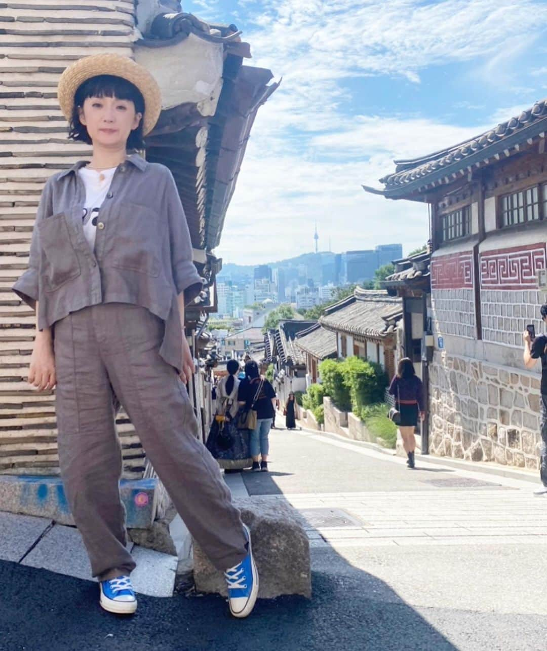 千秋さんのインスタグラム写真 - (千秋Instagram)「おっさんが近い おっさんに囲まれる  #韓国旅行 #ソウルタワー #北村 #トンミョ市場 #渡韓 #千秋旅日記」9月27日 19時50分 - chiaki77777