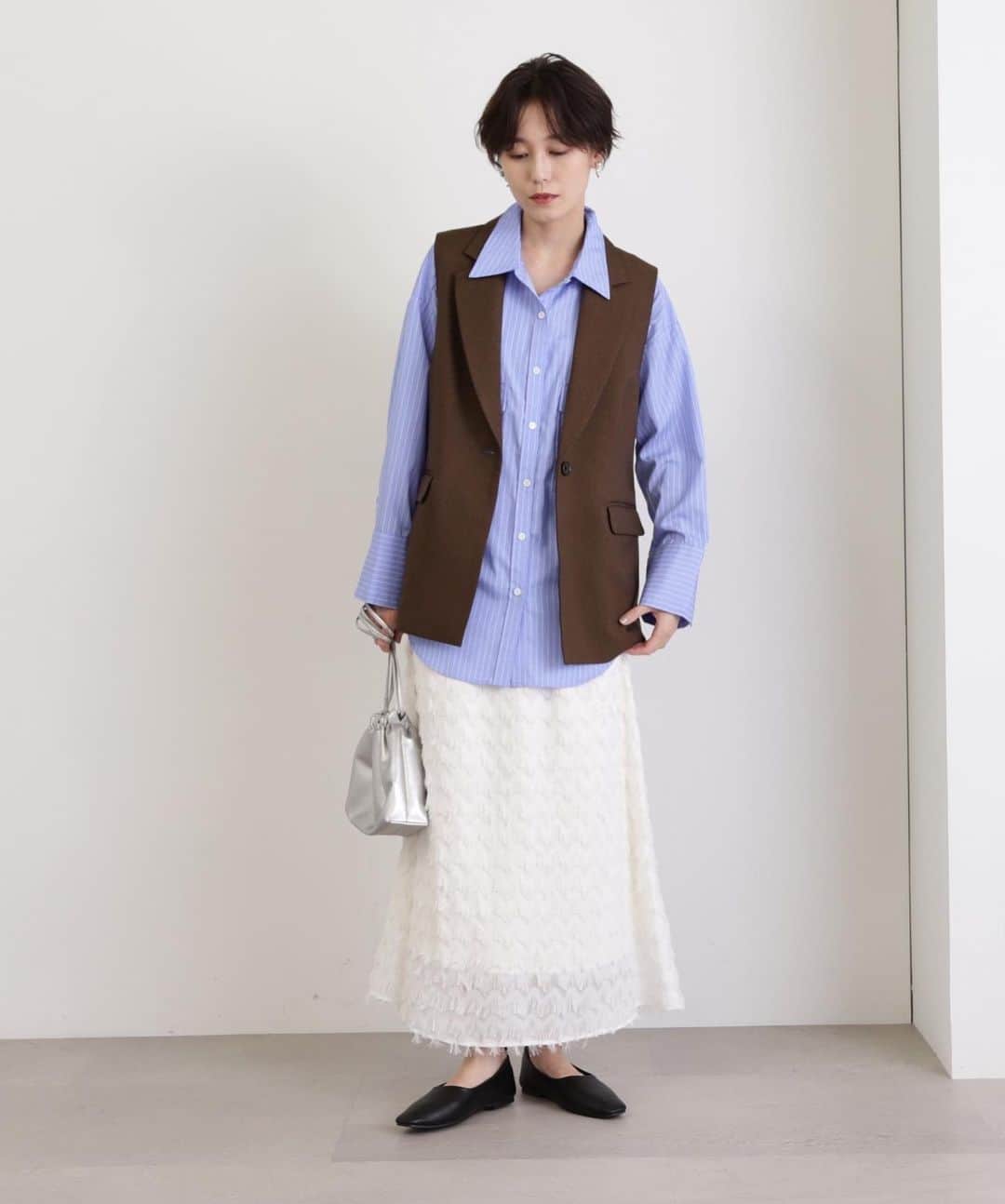 N.さんのインスタグラム写真 - (N.Instagram)「《 PICK UP ITEM♡》  🏷フリンジカットジャガードスカート 1663220100 ¥ 11,000  —————— #スカート#フリンジスカート#シャツ#ジレコーデ #nnaturalbeautybasic #2023FW#通勤コーデ#秋小物 #入荷アイテム#予約 #新作アイテム#ジレ#秋コーデ  #エヌナチュラルビューティーベーシック」9月27日 19時51分 - n._official