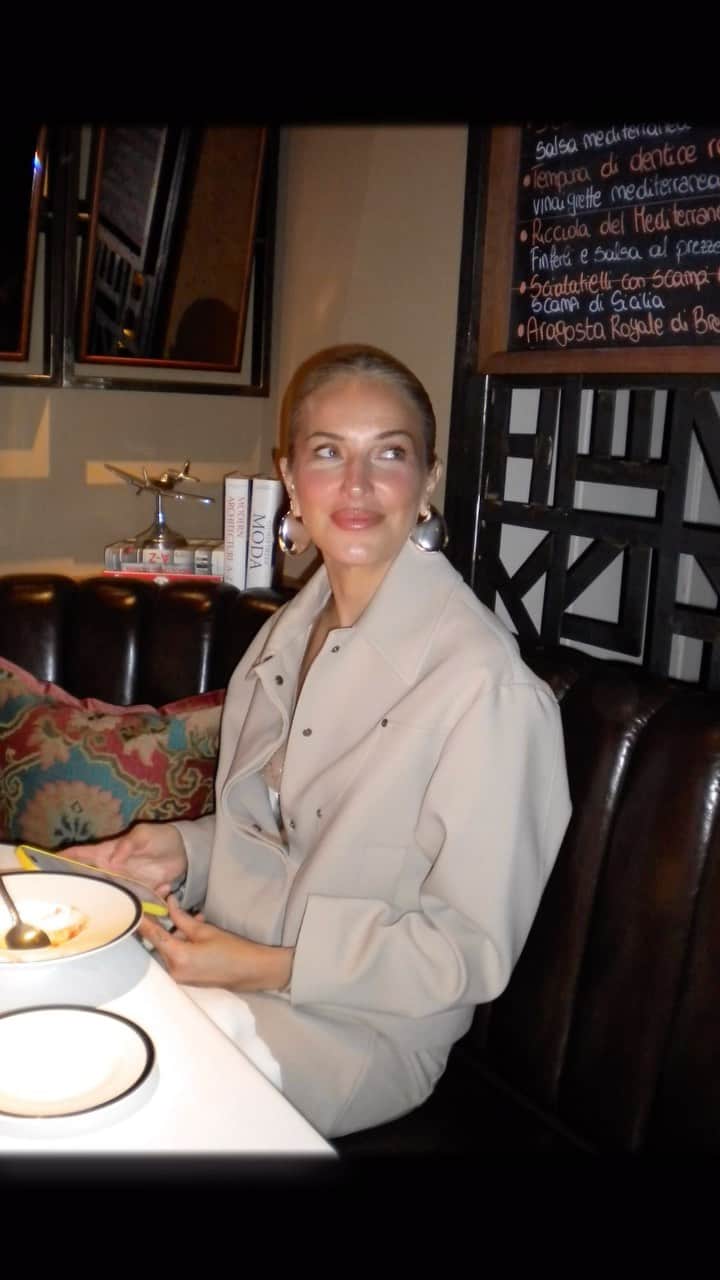 Burcu Esmersoyのインスタグラム：「“milan”」
