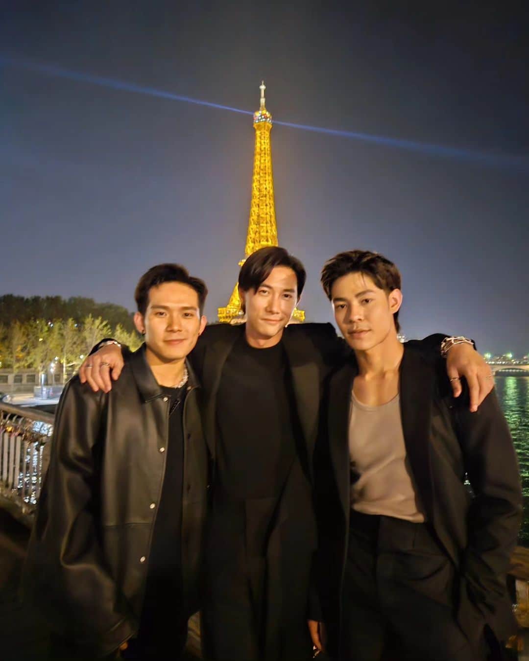 デスモンド・タンさんのインスタグラム写真 - (デスモンド・タンInstagram)「In the city of light ✨️  In good company!」9月27日 19時55分 - thedesmondtan