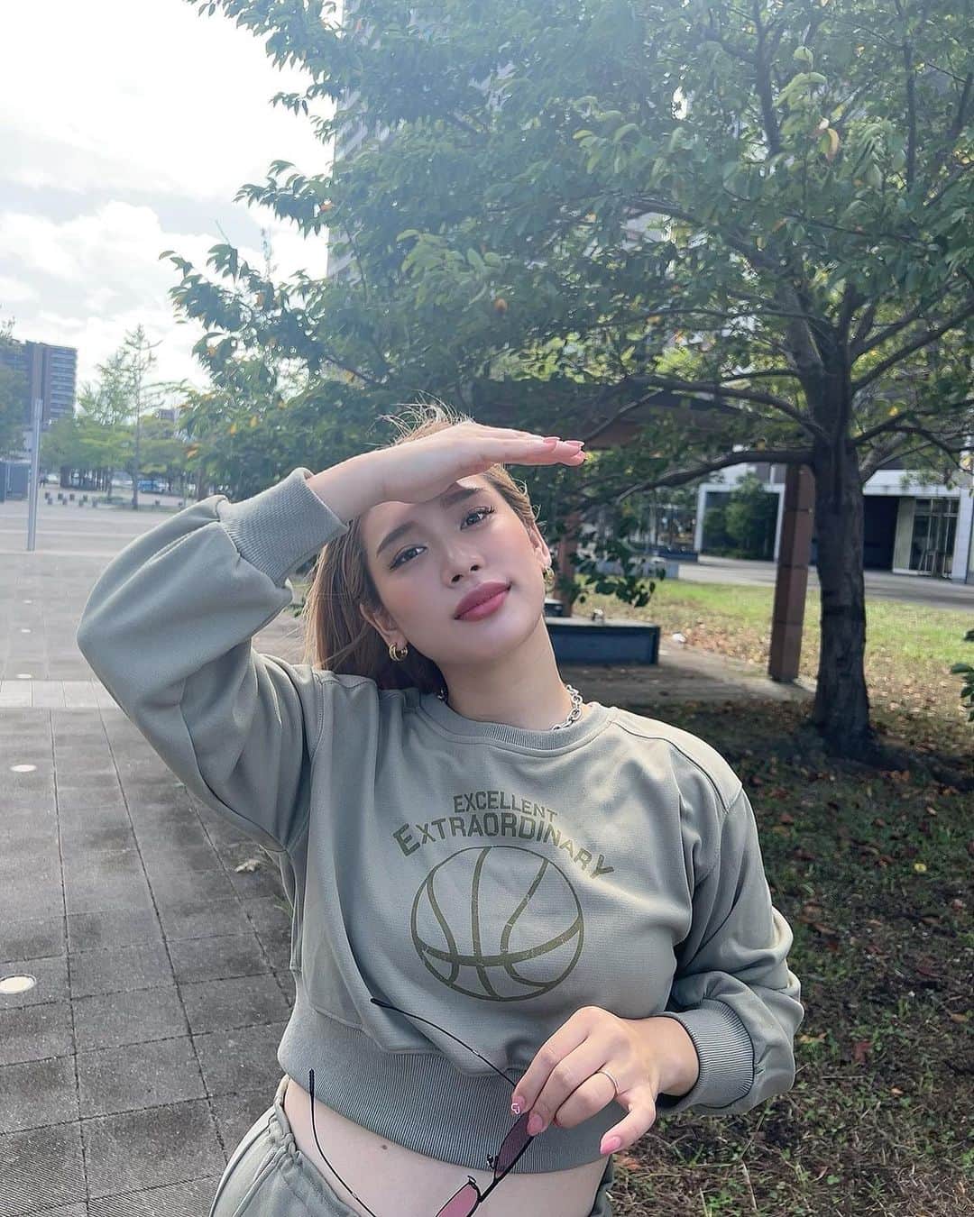 acaneのインスタグラム：「・ 夏は終わったけどまだ全然暑いね！？😗😗😗  秋服買いすぎて、はやく秋になってほしいアカネです。🍂  このセットアップかわいすぎん？🏀 日頃からバスケ好きを出していこうと思います。笑 そして今週土曜に社会人バスケ行くっちゃけど いまからビビってます。(たのしみ)  SHEINからacane専用の クーポンコードも出とるけん使ってね🫶💡  クーポンコード：acane23 セットアップのID：21611972 @shein_japan  #SHEINforAll #ad  #pr」