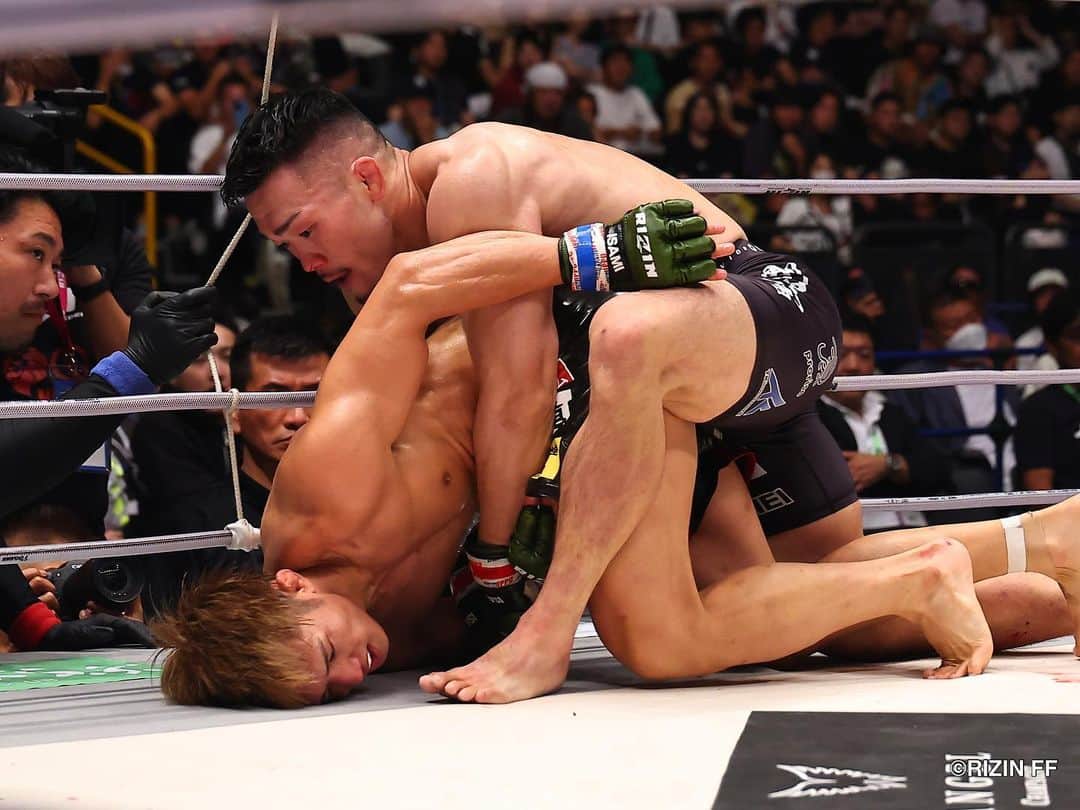 RIZIN FF OFFICIALのインスタグラム：「#RIZIN44 Match,6 "𝐁𝐚𝐜𝐤 𝐚𝐧𝐝 𝐅𝐨𝐫𝐭𝐡 𝐁𝐚𝐭𝐭𝐥𝐞" ---------------- @yoshiki_nakahara defeats @d_rikuto by Unanimous Decision.  #rizin #rizinff #mma #fighter」