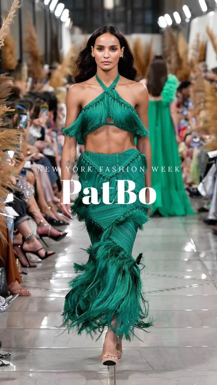 Lalá Noletoのインスタグラム：「Foi a vez da Patbo brilhar✨A marca foi a única representante nacional na NYFW e arrasou, é claro! Acompanhe aqui o que aconteceu no lançamento da coleção “Tropicália” da designer Patricia Bonaldi.」