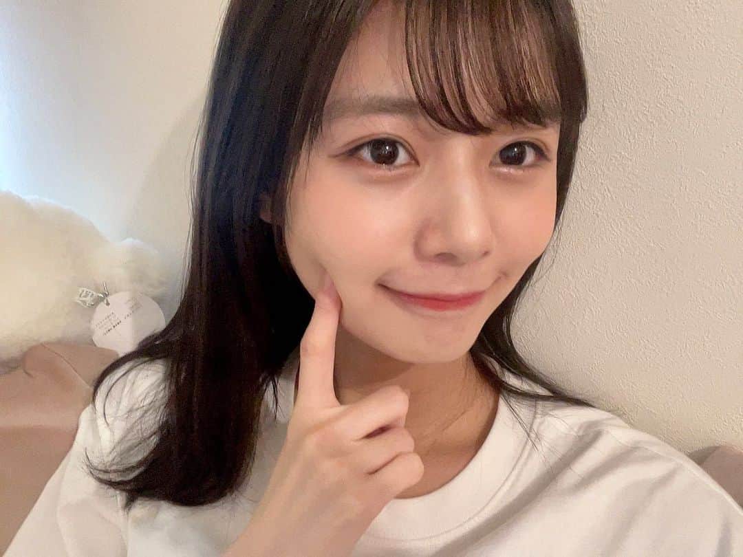 杉浦みずきのインスタグラム：「. 定期的に黒髪になるんだけど、ぶっちゃけどうでしょう、😂 私は気分が変わって好き❤︎ 今は黒髪です」