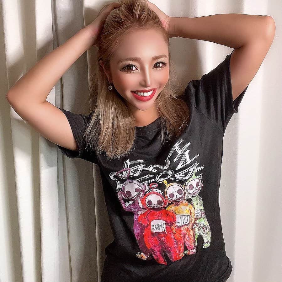 MII MAMAのインスタグラム：「. . . ヤンキーてれたびーず💜🧡💚❤️ —————————————— 🔎White Style mi mama 良かったらチャンネル登録お願いします🙇🏽‍♀️ #YouTube#ユーチューバー#主婦ユーチューバー#MIIMAMA#チャンネル登録お願いします#2児ママ#年子ママ#ギャルママ#ぎゃるまま#アラサーママ#アラサー#30代#30代ママ#ホワイトインテリア#モノトーンインテリア#シンプルな暮らし#収納#ホワイト収納#イチナナ#イチナナライバー#専属ライバー#主婦ライバー#17LIVE#主婦YouTuber#ママYouTuber#ママライバー#幼稚園ママ#小学生ママ」