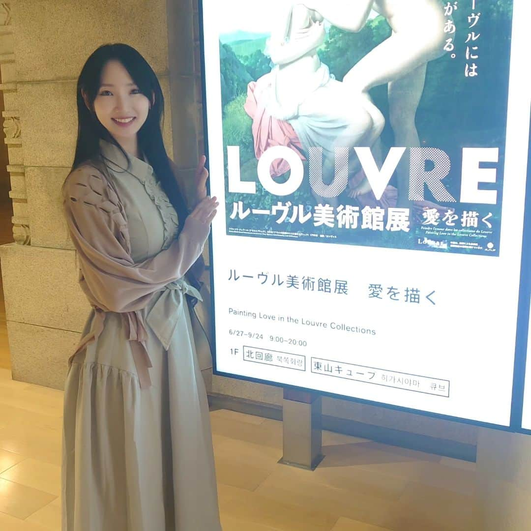 なつ葵さんのインスタグラム写真 - (なつ葵Instagram)「京セラ美術館『ルーヴル美術館展』へ行って来ました🖼️  京セラ美術館は久しぶりでした。  『ルーヴルには愛がある』というキャッチフレーズ。  美術館や作品展示へ訪れる時、まわりの方へ邪魔になりませんように‥‥と黒子コーデをすることが多いのですが、  愛がテーマ  天使達が待っているということでしたので  淡い色コーデしていきました  宗教画はやっぱり広いところで、ただそれだけを眺めるスペースがほしいと思うくらい壮大でした👼  余談ですが、『愛』というフレーズに  『愛ゆえに人は苦しまねばならぬ！愛ゆえに人は悲しまねばならぬ！』  というサウザーのお言葉がいつも私の頭をよぎります。  #ルーヴル美術館展 #愛 #愛といえばサウザー #サウザー #といえば #愛  #ルーヴルには愛がありました #めちゃくちゃ愛がありました」9月27日 20時05分 - natsuki_taiyaki