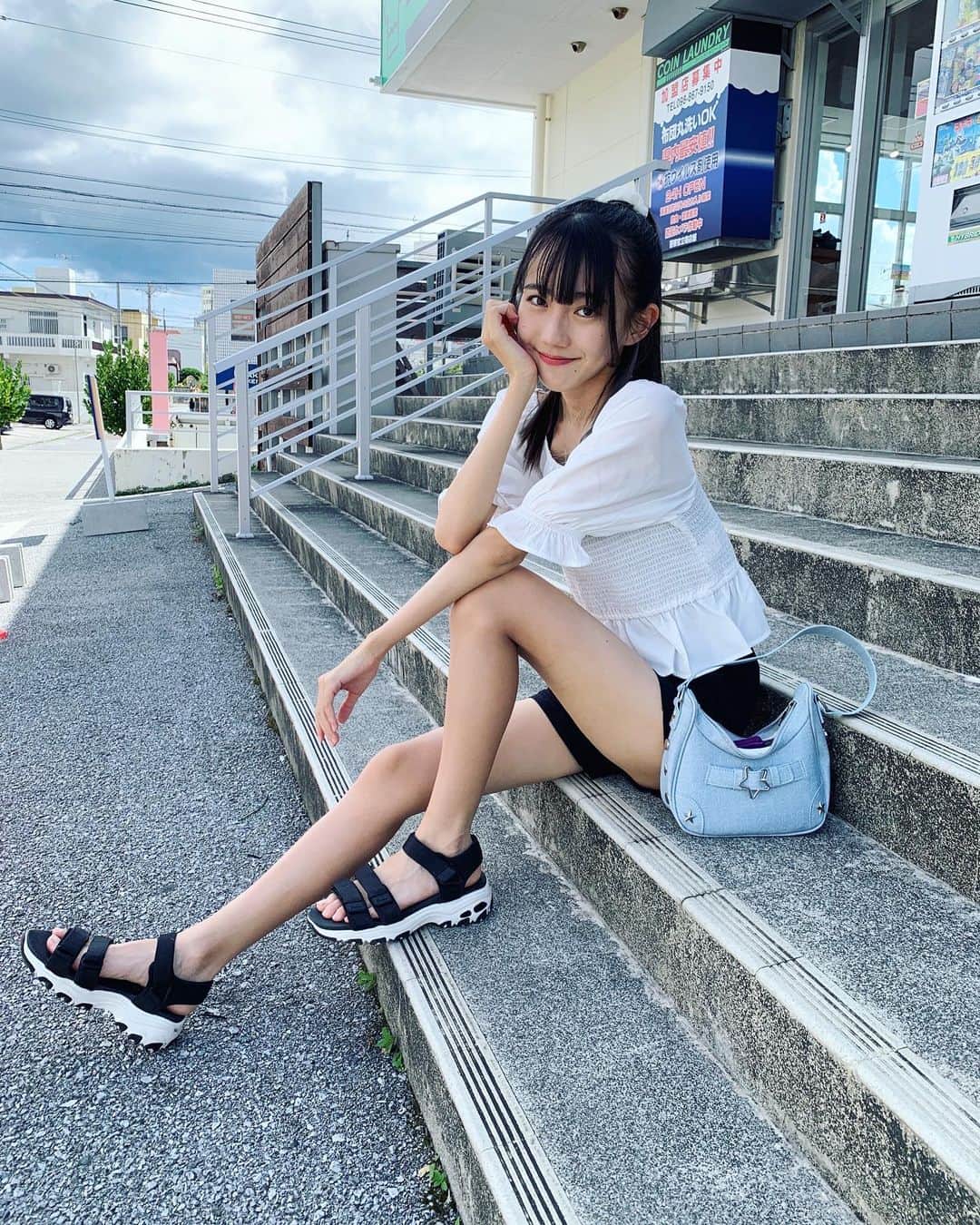 のインスタグラム：「この前人気のお店で 美味しいラーメン食べました😋🙌🏻 つけ麺もまぜ麺も美味しそうだった〜🤭 るか🍒  #japan #沖縄 #okinawa #sweetcherrypeppers   #scp  #モデル #colors沖縄 #アイドル #idol #美少女図鑑 #沖縄美少女図鑑」