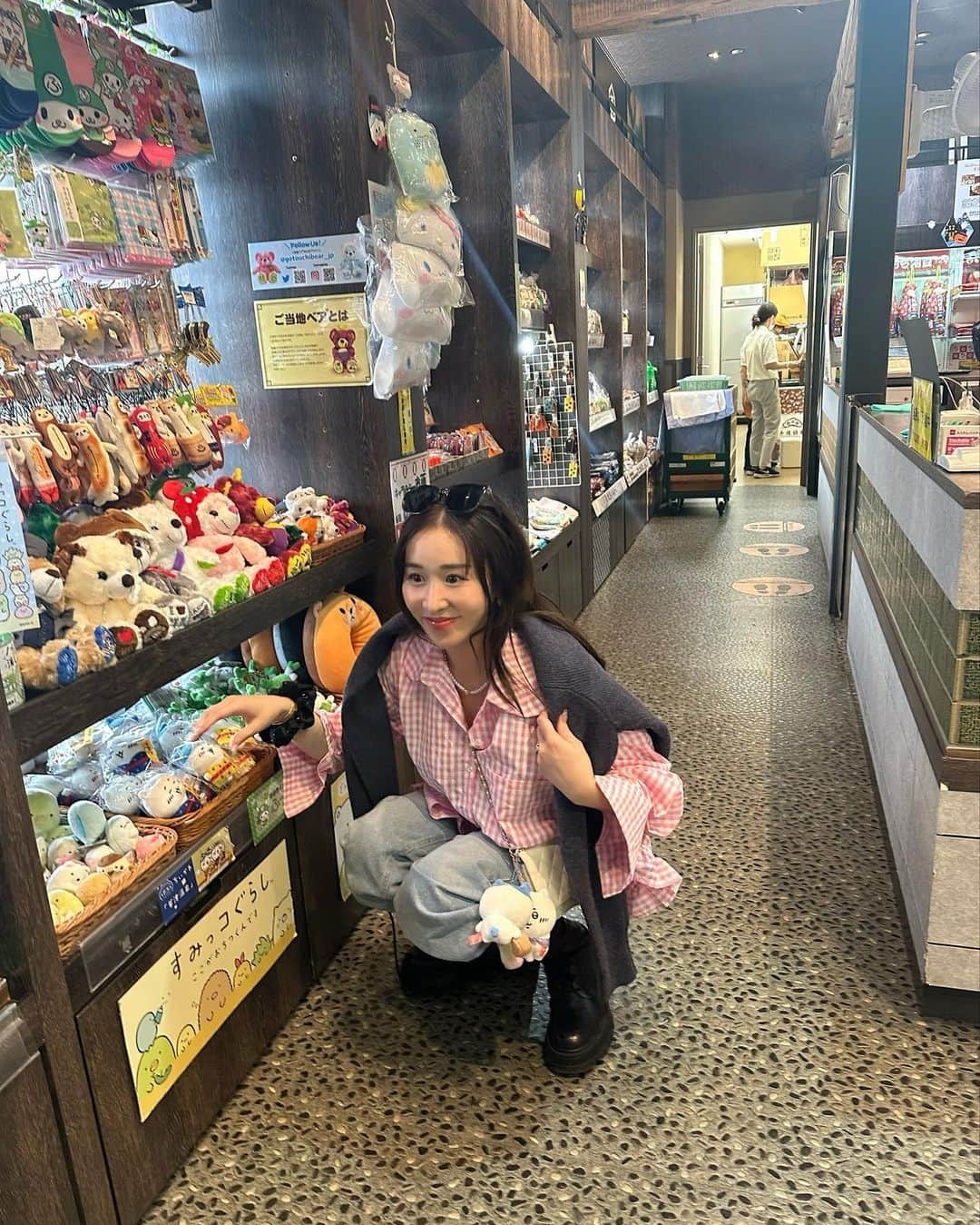 shihoさんのインスタグラム写真 - (shihoInstagram)「SAでちいかわ探し🔍🧸🐶🌼🌷✨  お洋服の質問がきてたので タグつけておくね💗  #ちいかわ #ご当地ちいかわあつめておる #買ったらママがつけなきゃいけない🤣 #fashion #女の子ママ #親子コーデ  #akte #アクテ #allisonbrown #zara」9月27日 20時12分 - shipogram