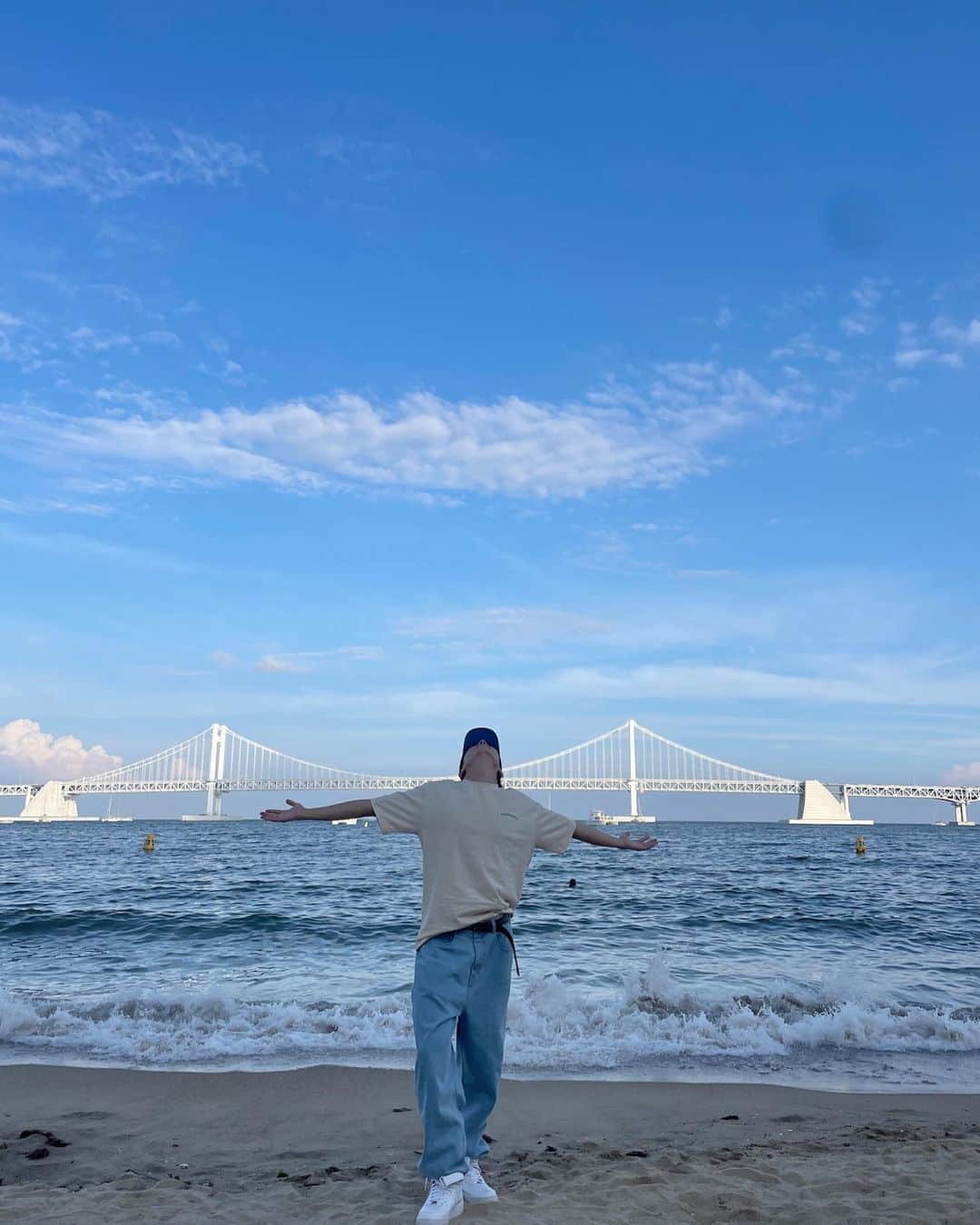 2PMのインスタグラム：「부산의 아들이자, 부산의 자랑!! 장앙앙🌊💙  #당일치기로 #부산 #가득가득 #즐기고온 #장강쥐🫶 #레투스타그램」