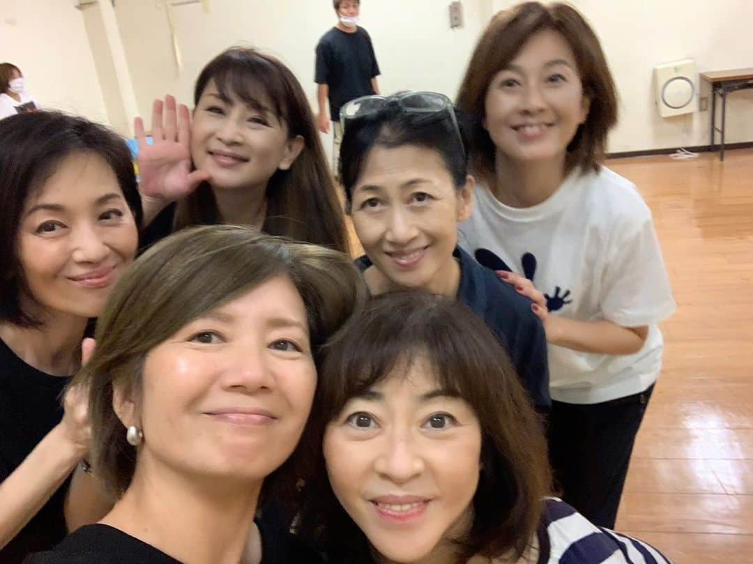 森尾由美さんのインスタグラム写真 - (森尾由美Instagram)「久しぶり〜  TBSラジオ パンサー向井の# ふらっと に出演させていただきました。  水曜日パートナーは三田寛子ちゃん  5年ぶりくらいかなぁ…(^◇^;) でも全く時を感じさせない 相変わらずの素敵な方です。  花の82年組のキラキラオーラを お裾分けしていただき 明後日からのお神セブンイベントを 頑張ります！  先日、最終リハーサルも終えました。  40周年イベントをやろう！ と決めてから約1年間 準備をしてお稽古をして… スタッフの皆さんのお力添えを いただきなんとかここまで 辿り着きました。  後はみなさまに 楽しんでいただけるよう 全力で頑張ります！  応援よろしくお願い致します！  #パンサー向井のふらっと #三田寛子　ちゃん #お神セブン40周年記念イベント #大沢逸美　ちゃん #桑田靖子　ちゃん #小林千絵　ちゃん #木元ゆうこ　ちゃん #松本明子　ちゃん」9月27日 20時14分 - yumimorio_official