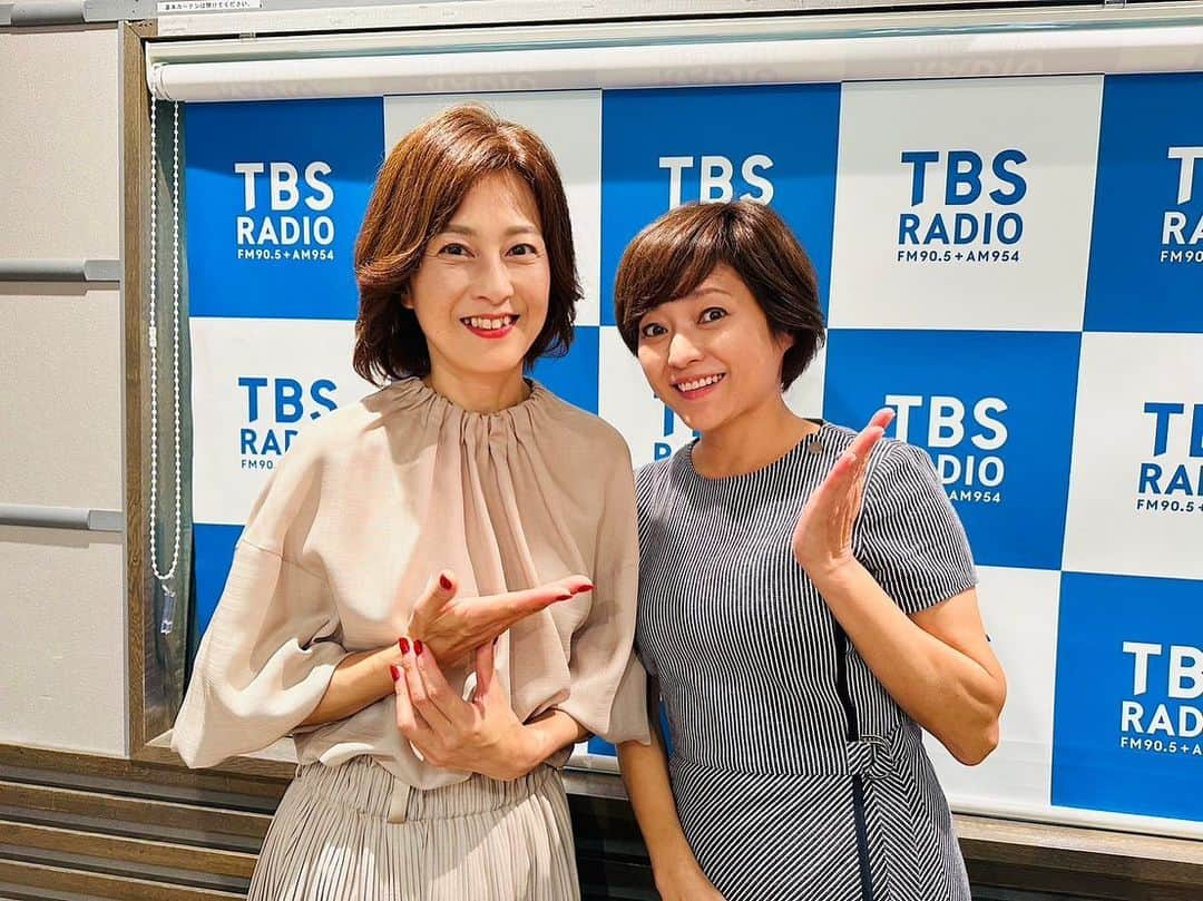 森尾由美のインスタグラム：「久しぶり〜  TBSラジオ パンサー向井の# ふらっと に出演させていただきました。  水曜日パートナーは三田寛子ちゃん  5年ぶりくらいかなぁ…(^◇^;) でも全く時を感じさせない 相変わらずの素敵な方です。  花の82年組のキラキラオーラを お裾分けしていただき 明後日からのお神セブンイベントを 頑張ります！  先日、最終リハーサルも終えました。  40周年イベントをやろう！ と決めてから約1年間 準備をしてお稽古をして… スタッフの皆さんのお力添えを いただきなんとかここまで 辿り着きました。  後はみなさまに 楽しんでいただけるよう 全力で頑張ります！  応援よろしくお願い致します！  #パンサー向井のふらっと #三田寛子　ちゃん #お神セブン40周年記念イベント #大沢逸美　ちゃん #桑田靖子　ちゃん #小林千絵　ちゃん #木元ゆうこ　ちゃん #松本明子　ちゃん」