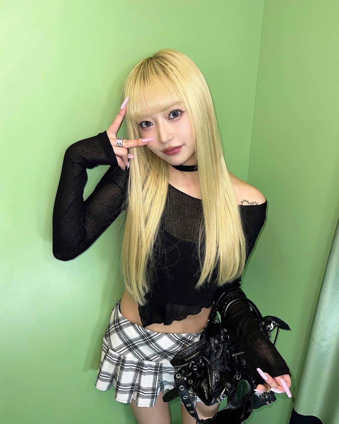のインスタグラム：「gg🖤」