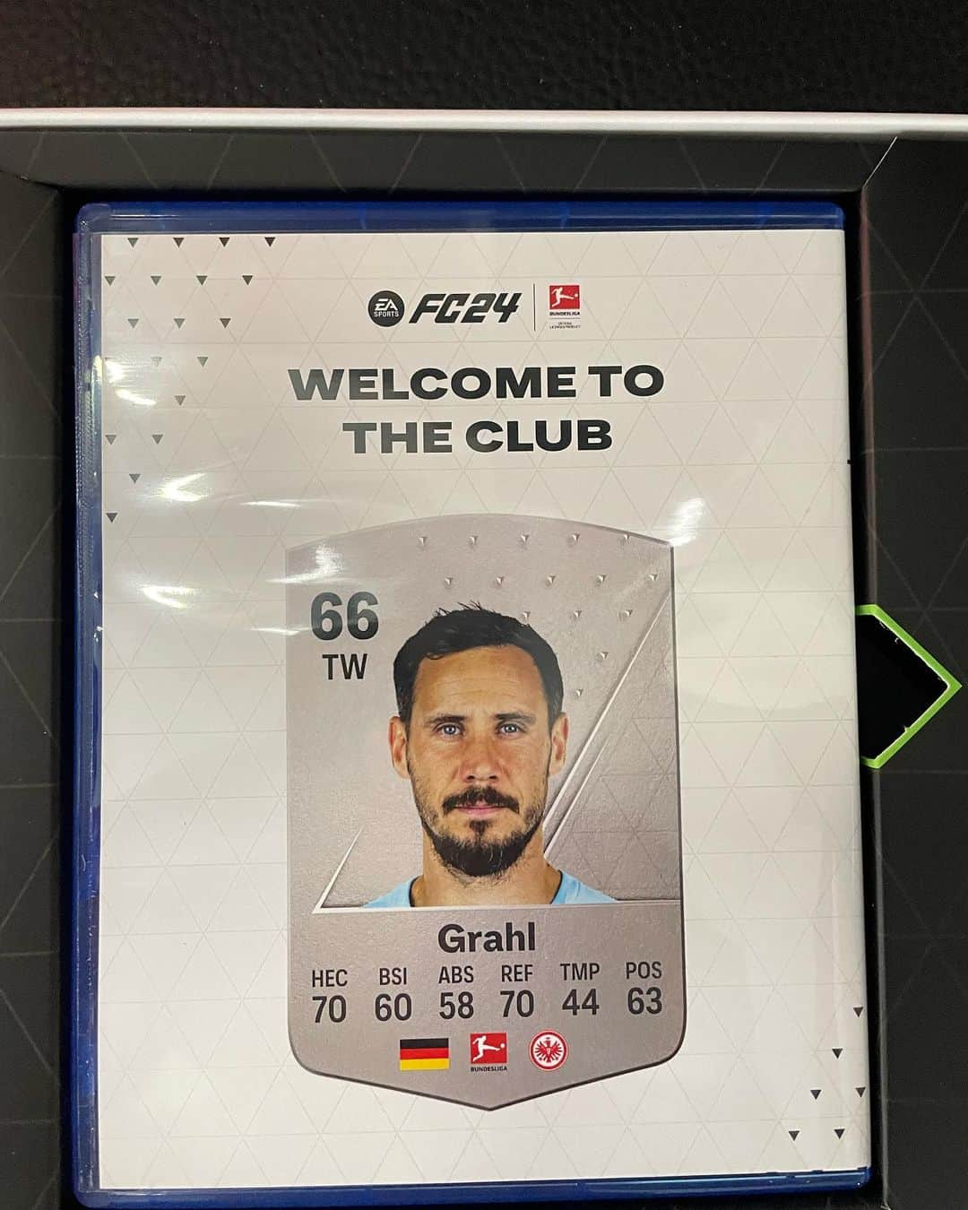 イェンス・グラールのインスタグラム：「Danke @easportsfcde 💪🏻💯」