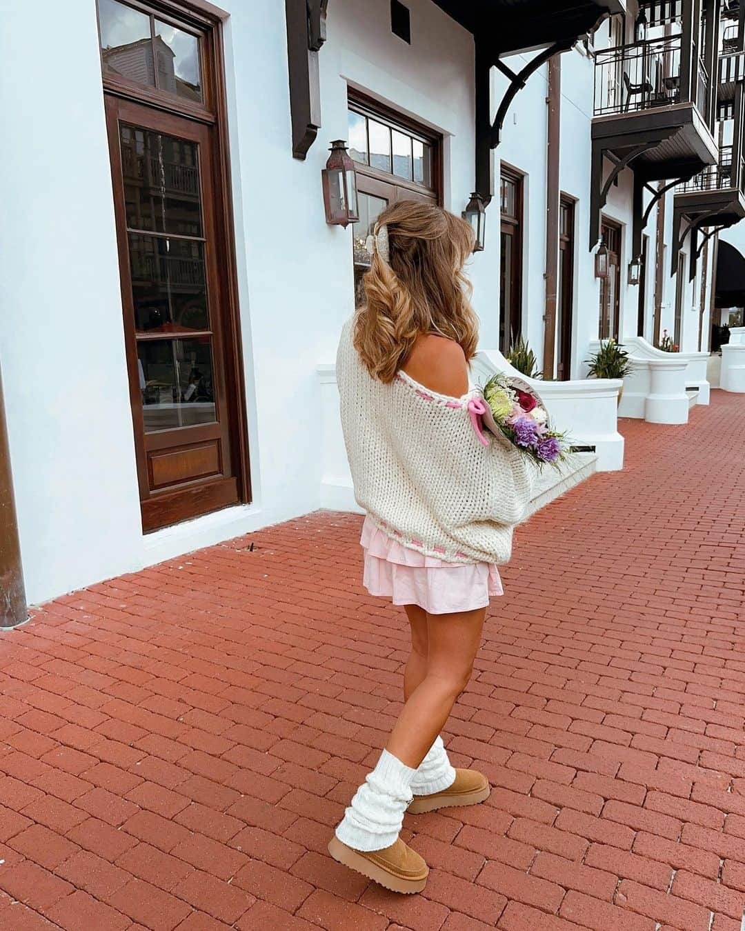 Beginning Boutiqueさんのインスタグラム写真 - (Beginning BoutiqueInstagram)「All the Fall vibes 🍂 The beautiful @mccall.mitchell wears our most-loved Bea Cream Sweater!」9月27日 20時30分 - beginningboutique