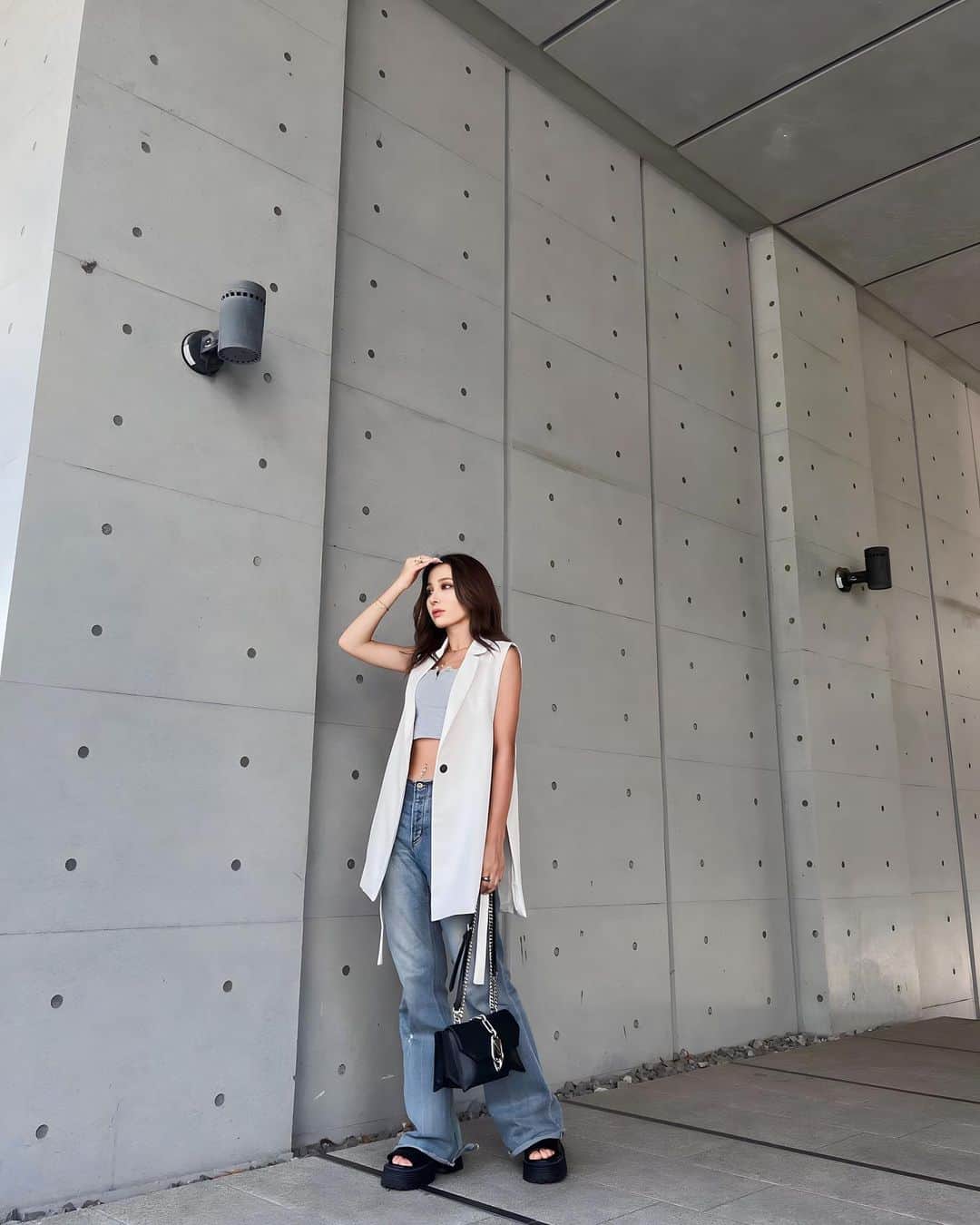 谷口美咲のインスタグラム：「. そろそろ秋服調達しないとっ🍂 まだまだあったかくて 気持ちは夏です✌🏼 . ベストは @grl_official ▷ [k8861x] 夏から秋まで着れるから 万能すぎる🫶🏼💛 . #code #outfit #fashion #ootd #autumn #秋コーデ #grl購入品」