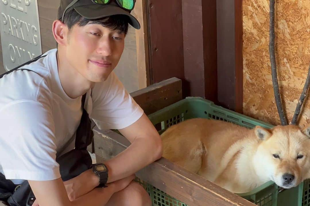 重盛赳男さんのインスタグラム写真 - (重盛赳男Instagram)「9月が終わる前に夏の思い出を🏕️  小学生の頃からの友人と戸隠へキャンプに！ 必要なものいろいろ忘れて大変だったけど、いいよね🥳 信州の自然を満喫する休日でした。  #長野市 #戸隠 #キャンプ #戸隠神社 #戸隠そば #戸隠高原ホテル #サウナ #重盛赳男 #忘れたのはテントのポールと寝袋 #サバイバルに早変わり #アナウンサー」9月27日 20時30分 - shigemoritakeo