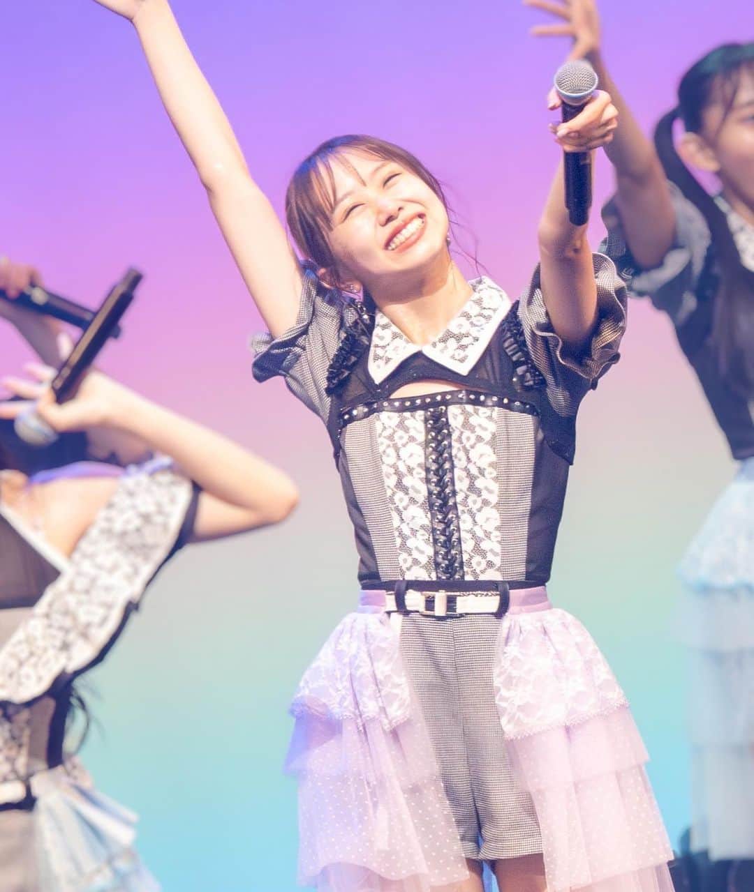 平山真衣のインスタグラム：「写真8枚中6枚が😆←この顔です😆笑    NMB4813thAnniversaryLIVE ありがとうございました！！！    "大阪から世界へ"NMB48羽ばたきます！ 14年目もNMB48の応援よろしくお願いします🌼     #NMB48 #カメコ #アイドル #nmb」