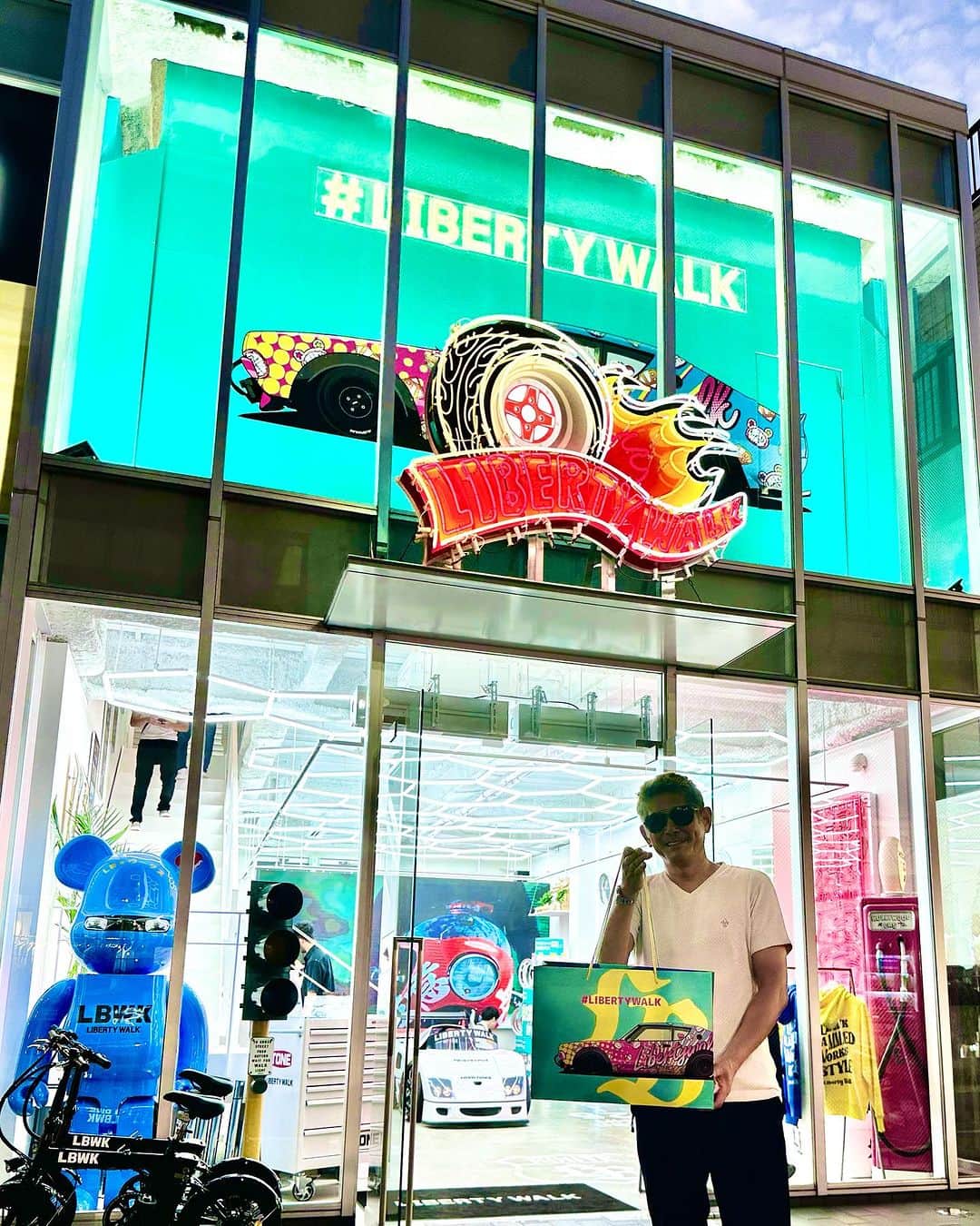 織戸学のインスタグラム：「のんびり原宿へ  @libertywalk_tokyo_harajuku  @libertywalkkato   行って見たかった リバティウォーク原宿へ  とても刺激もらい 原宿最高👍  #maxorido #libertywalk   @130ryokohama  @ridox559_maxorido  @maaya_orido_559」