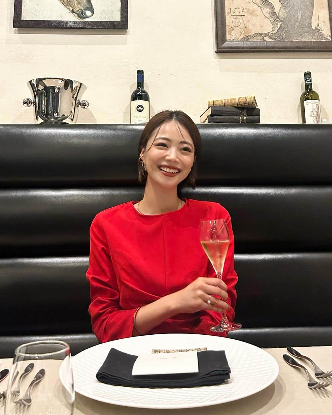 のインスタグラム：「Special day 🥀🌹  真っ赤なドレスが着たかった🇮🇹♡  . . . . . . .  #dressup #happyday #dayoff #代官山グルメ #代官山 #ショートボブ #ショートヘア」