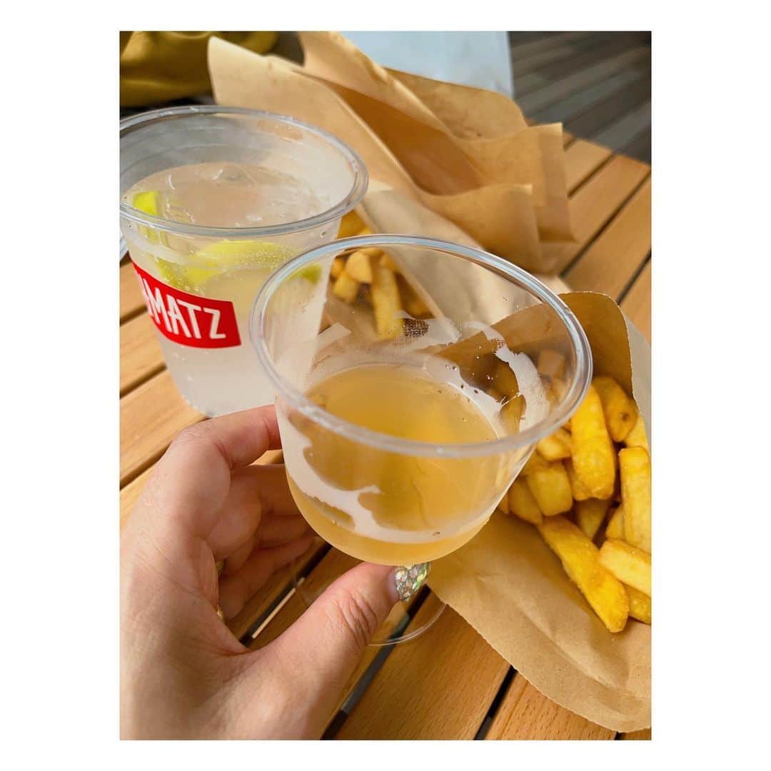 阿部洋子さんのインスタグラム写真 - (阿部洋子Instagram)「🧚‍♂️  雨上がりに行ってきたー  #passthebaton  #market   妹とのんびりランチ🍴( ¨̮ )💬💕  もう長袖でもよいのかな？？ 新しいブラウスと襟、おろしてみた🤩 @pheeta_official」9月28日 2時01分 - hirocoring
