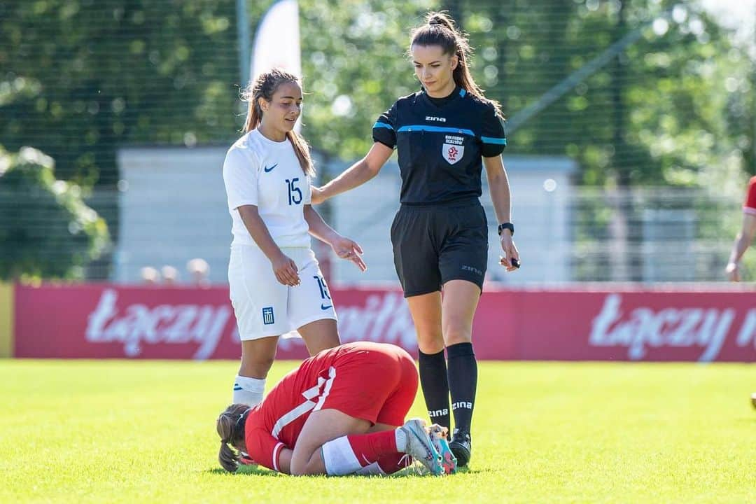 Karolina Bojarさんのインスタグラム写真 - (Karolina BojarInstagram)「🇵🇱 Poland - Greece 🇬🇷  Dziękuję za super pamiątkę @rafalsamsel_fotosport 📸🫶🏼  #Ilovethisgame #Poland #Greece #referee」9月28日 2時05分 - bojarmeow