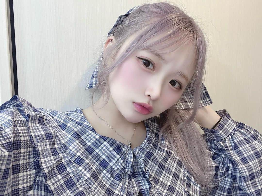 もいちゃんのインスタグラム：「. . ぽにーてーるは自撮りムズいし 頭痛いので嫌いです .  #ハイトーン  #ハイトーンカラー  #ショートヘア  #ショートボブ  #韓国ヘア  #韓国ファッション #韓国メイク  #純欲メイク  #自撮り  #ピアス #舌ピ  #軟骨ピアス #ヘリックス #アンテナヘリックス #インナーコンク #トラガス #拡張ピアス」