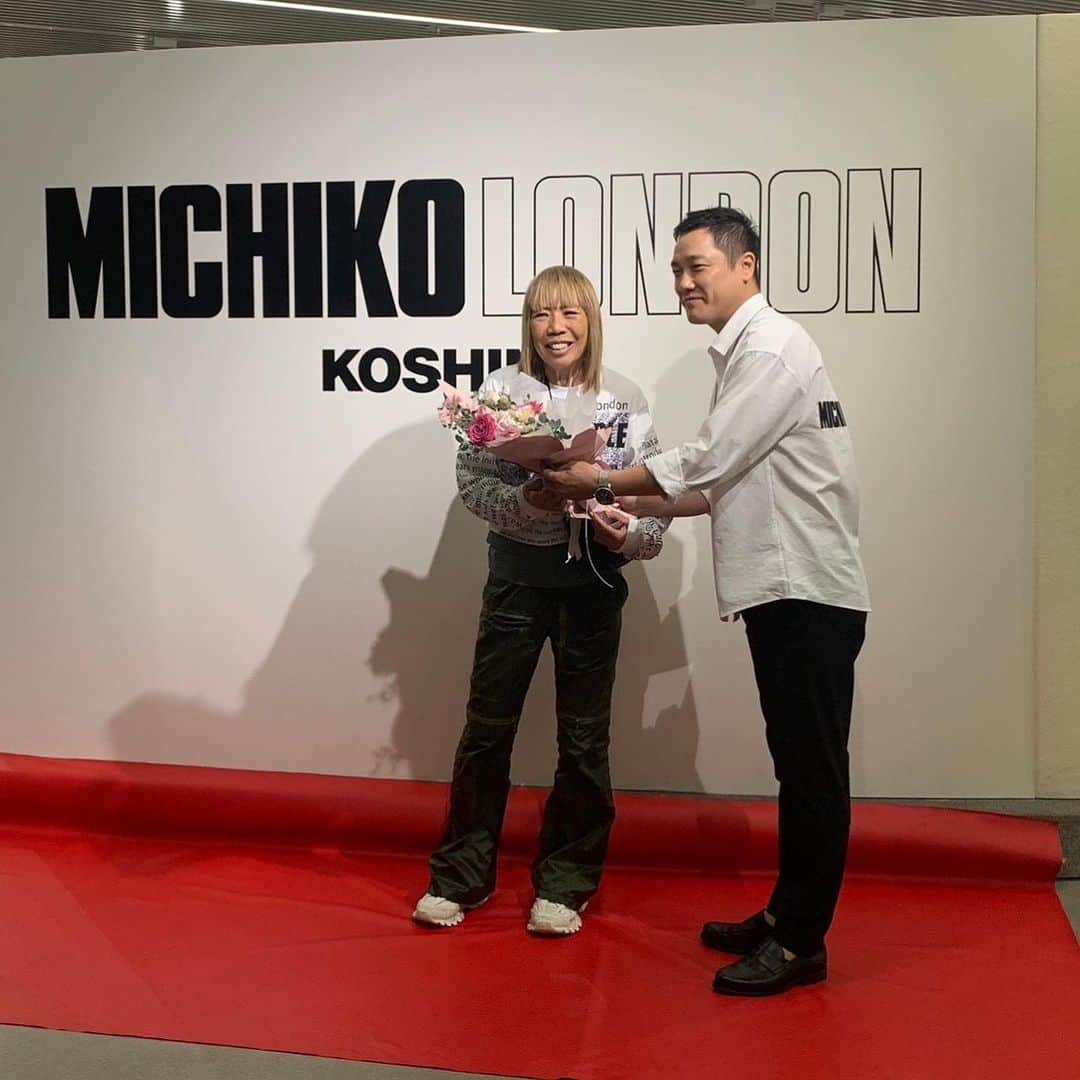 ミチコ ロンドンのインスタグラム：「MICHIKO LONDON KOSHINO Arrival in Korea   Thank you for all . . @michiko_london_kr   MICHIKO LONDON POP-UP STORE DAY 4  ✔️MUSINSA TERRACE HONGDAE AK PLAZA 17F  #MLK #MICHIKOLONDON #ミチコロンドン」