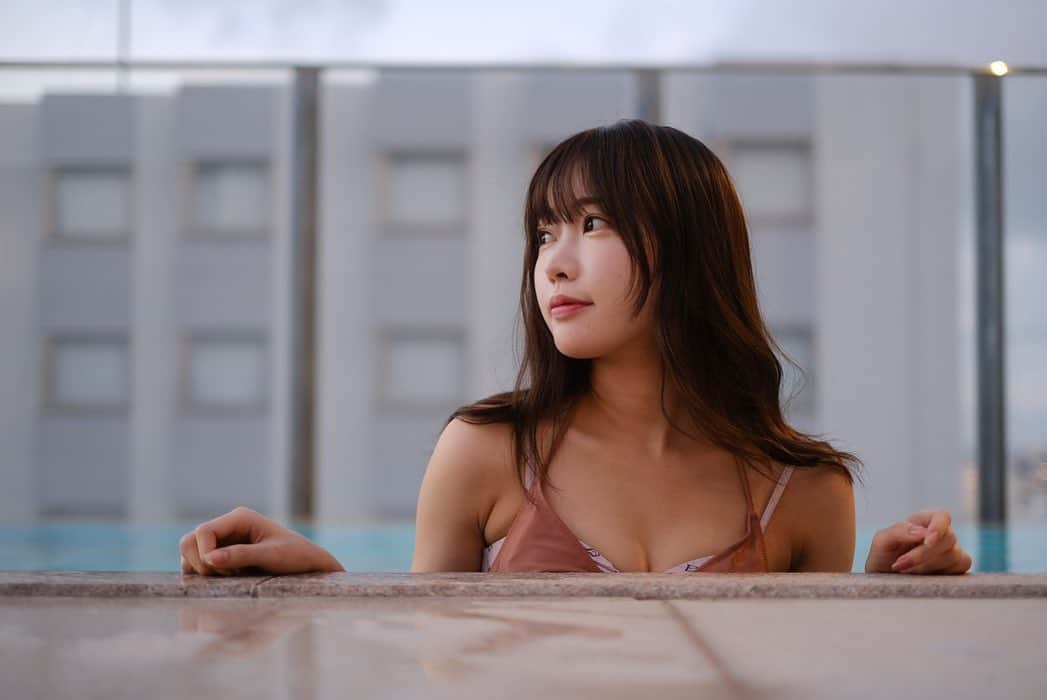 稲田汐莉さんのインスタグラム写真 - (稲田汐莉Instagram)「沖縄旅行🌴 ホテルでサウナが楽しめる　@androoms_nahaport に宿泊したよ！  温度92度水風呂15度で沖縄なのに水風呂キンキンだった🧊オートロウリュは15分おきだったけど湿度低めだからサウナ初心者向けだった🧖  水風呂のあとプールでぷかぷか浮かぶのも気持ちいい！ 朝食も美味しくて国際通りから近い&レンタルサイクルもあるからリピしてるホテル🏨  お昼はSAIGA 沖縄そばを食べて　夜は居酒屋うりずん　@urizun_okinawa からの屋台村　@kokusai.yataimura をはしご💭 酔っ払いました🫣（一番最後の写真🍶  3泊４日したけどマリンアクティビティ楽しんでたら基本髪ボサボサで1日目以外は写真少なめ🫢🫢笑」9月27日 20時44分 - shioringo1224