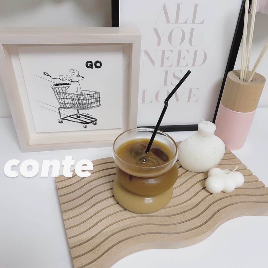 mmmaaakkkiiikkkoooのインスタグラム：「#PR 好きなアートを飾る🖤  @conte_art_official のアート🌟 届いてすぐに飾ることができるよ✨✨  シンプルなものから、お部屋が華やかになるものまで種類も豊富🎉  詳しくはストーリーから見てみて下さい🏷️ . . . .  @conte_art_official #conteアート #PR」