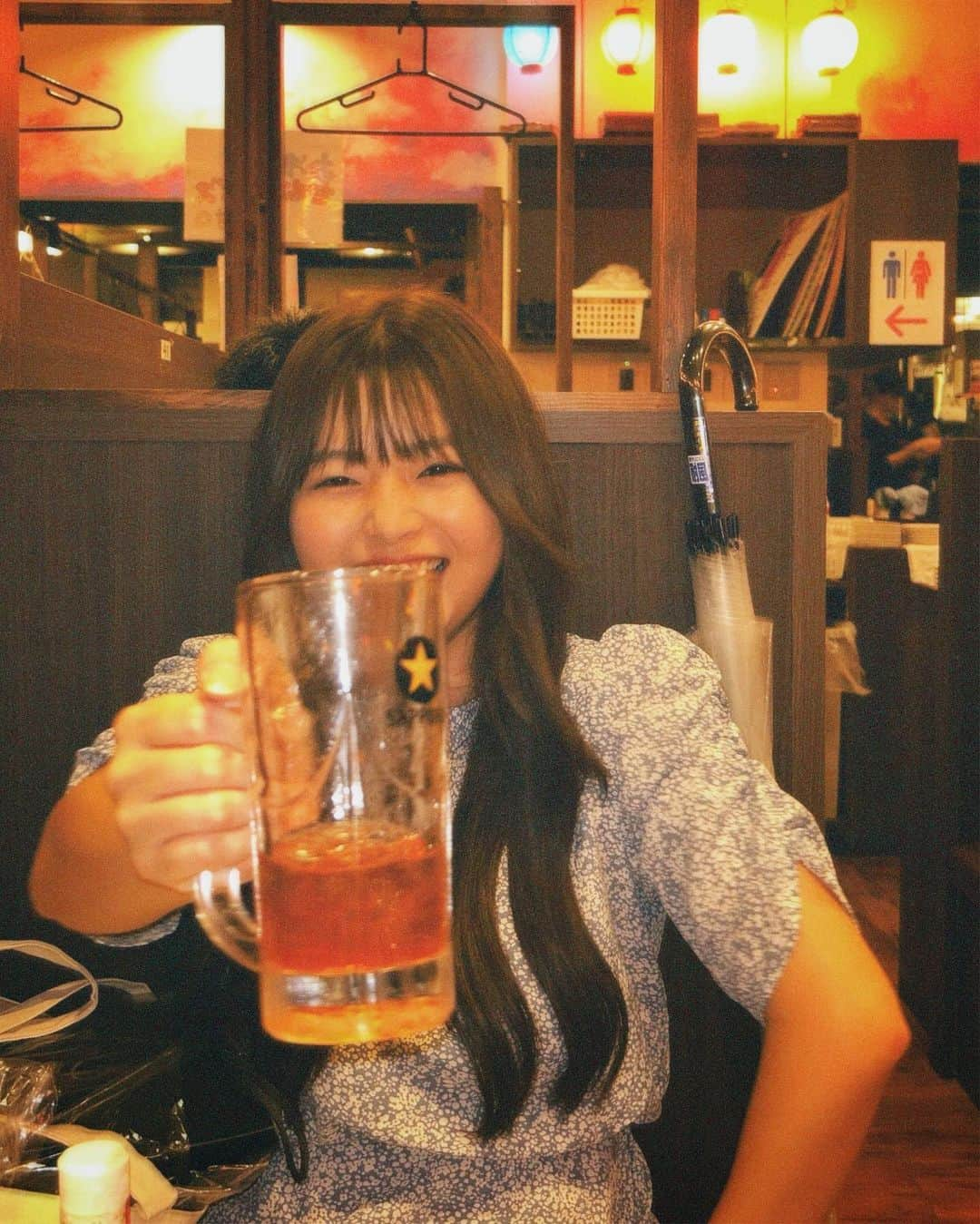 海老野心さんのインスタグラム写真 - (海老野心Instagram)「日本の居酒屋最強です！🏮 苺サワー美味しかった🍓 ・ そして、ひっさしぶりにロングにしちゃいましたあ〜💕💕」9月27日 20時52分 - heart_u29