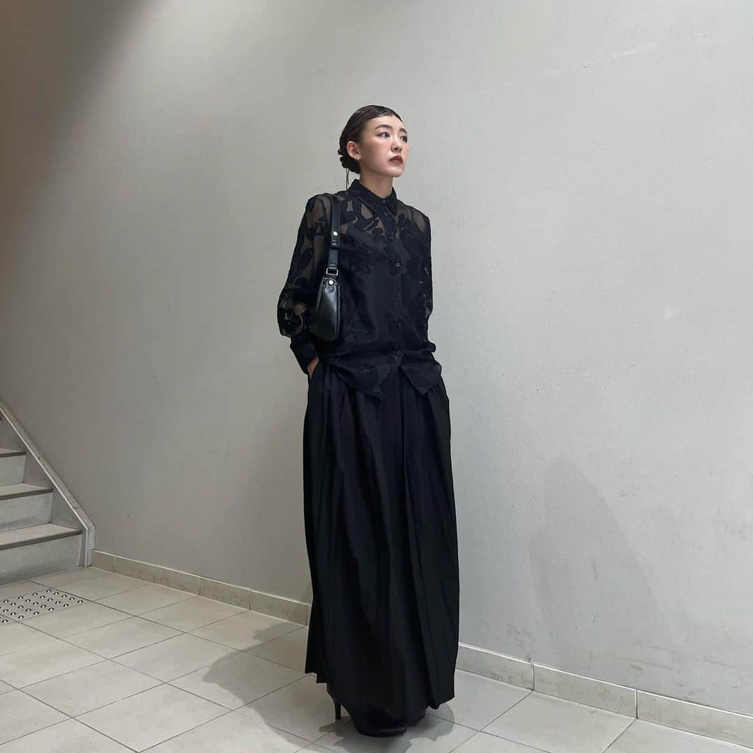 近藤沙良さんのインスタグラム写真 - (近藤沙良Instagram)「久しぶりの結婚式参列でしたっ💐  #blackcode #blackfashion #weddingparty #weddingpartydress #weddingwear #お呼ばれコーデ #お呼ばれドレス #お呼ばれスタイル #結婚式お呼ばれ #結婚式参列 #結婚式お呼ばれコーデ」9月27日 20時56分 - saaara57