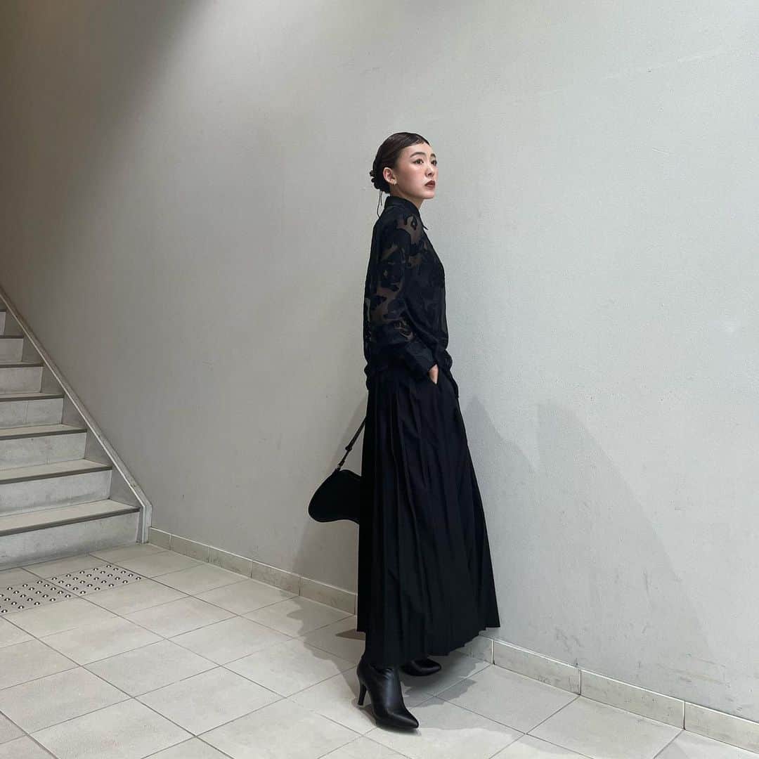 近藤沙良さんのインスタグラム写真 - (近藤沙良Instagram)「久しぶりの結婚式参列でしたっ💐  #blackcode #blackfashion #weddingparty #weddingpartydress #weddingwear #お呼ばれコーデ #お呼ばれドレス #お呼ばれスタイル #結婚式お呼ばれ #結婚式参列 #結婚式お呼ばれコーデ」9月27日 20時56分 - saaara57