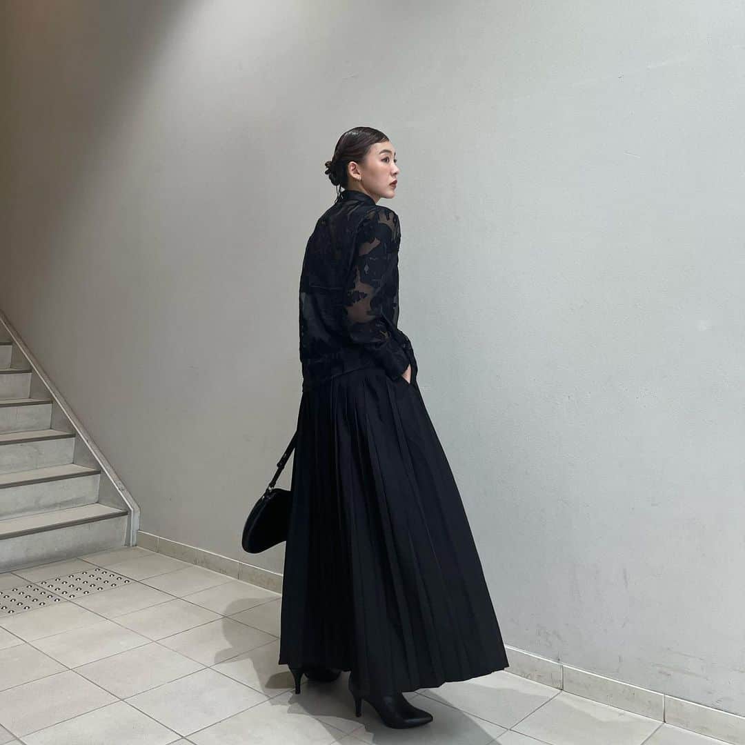 近藤沙良さんのインスタグラム写真 - (近藤沙良Instagram)「久しぶりの結婚式参列でしたっ💐  #blackcode #blackfashion #weddingparty #weddingpartydress #weddingwear #お呼ばれコーデ #お呼ばれドレス #お呼ばれスタイル #結婚式お呼ばれ #結婚式参列 #結婚式お呼ばれコーデ」9月27日 20時56分 - saaara57