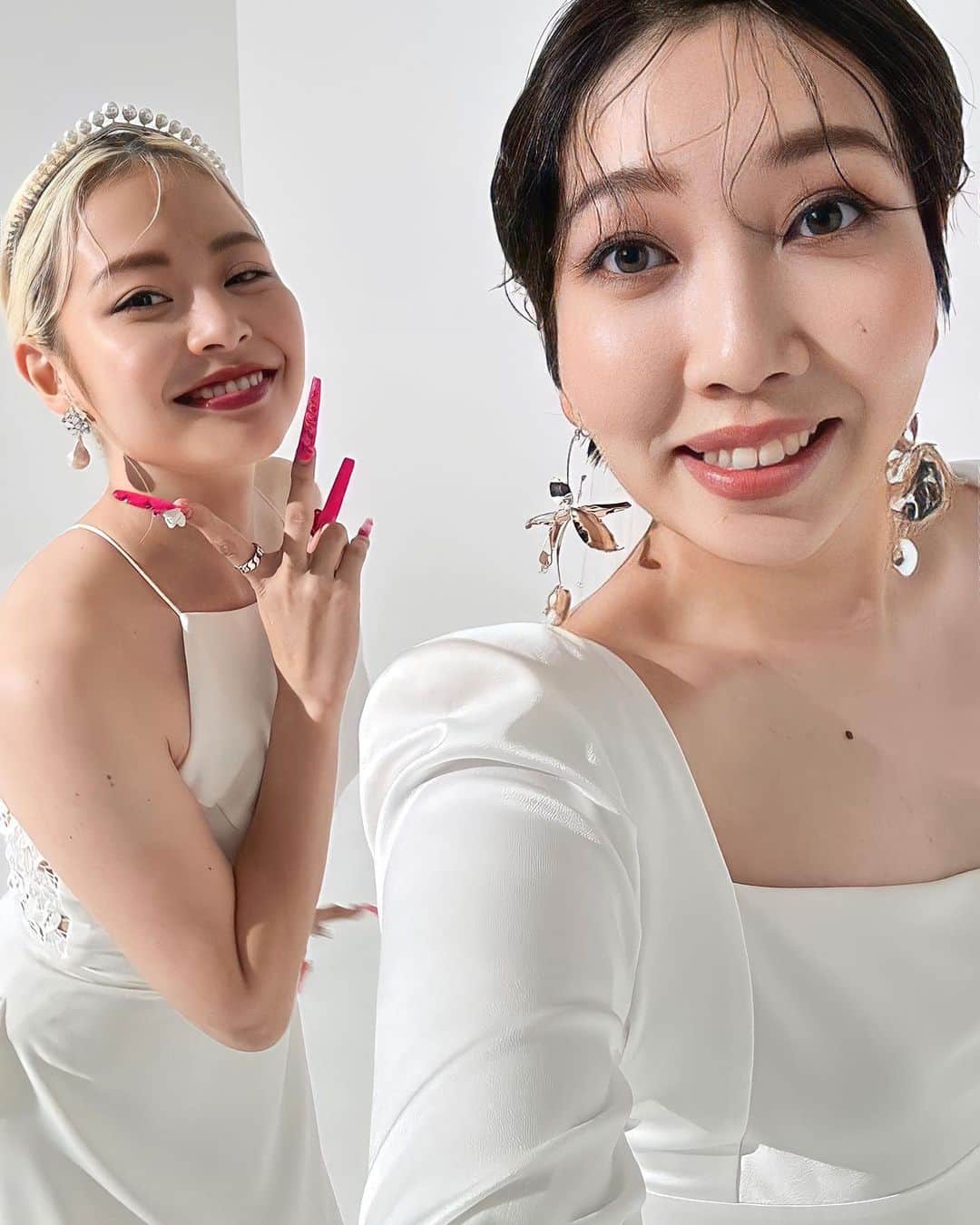 荒川さんのインスタグラム写真 - (荒川Instagram)「ゼクシィ11月号🤍🧚‍♂️(9.21発売) 載せて頂いてます。✨  泣いた😭😭😭😭😭💖💖💖💖💖💖💖💖💖💖💖💖💖💖💖💖💖💖💖💖💖💖💖💖💖💖💖💖💖💖💖💖💖💖💖💖💖💖💖💖💖💖💖  初ウェディングドレス着させて頂きました😭😭😭💖💖💖💖😭😭😭😭😭😭😭😭😭😭😭💖  イキって初めの文章すましましたが  載せて頂いてます✨。 じゃなくて 載せて頂いてまぁぁぁぁぁぁしゅ😭😭😭😭😭😭😭😭💖💖💖💖💖💖💖💖💖💖💖💖💖💖💖💖💖 って感じ！爆笑  ぜひ、手に取ってみてみて下さい💖💖💖💖💖💖💖💖💖💖 ゼクシィさんのYouTubeにも動画ｧｹﾞて頂いております💖💖😭😭😭😭😭😭😭😭😭😭😭😭😭  結婚って自分には関係ないと思ってたからこのお仕事頂けたときほんまに嬉しかった😍😍💖💖💖！！  詳しいことはわからないけど この人と結婚したい✨って思える人と出会えたら、ほんとに幸せなんだろうなって思います‼️‼️‼️‼️‼️‼️💖💖💖💖💖‼️‼️‼️‼️‼️  要するに  結婚最高💖💖💖💖💖💖💖💖💖💖💖💖💖💖💖💖💖💖  みんなおめでとう💖💖💖💖💖💖💖💖💖💖💖💖💖💖💖  ずっと幸せでいてください💖💖💖💖💖💖💖💖💖💖💖💖💖💖💖💖💖💖💖💖💖💖💖  #結婚しなくても幸せになれるこの時代に私はあなたと結婚したいのです  このキャッチコピーまぢ最高！！ｧｹﾞ」9月27日 20時58分 - khkhkhzk