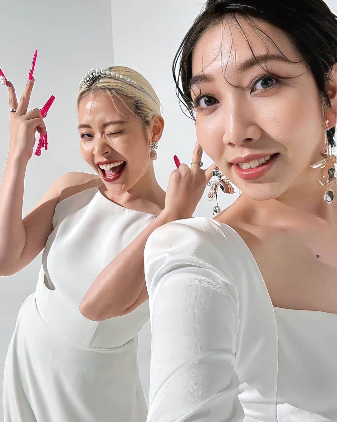 荒川さんのインスタグラム写真 - (荒川Instagram)「ゼクシィ11月号🤍🧚‍♂️(9.21発売) 載せて頂いてます。✨  泣いた😭😭😭😭😭💖💖💖💖💖💖💖💖💖💖💖💖💖💖💖💖💖💖💖💖💖💖💖💖💖💖💖💖💖💖💖💖💖💖💖💖💖💖💖💖💖💖💖  初ウェディングドレス着させて頂きました😭😭😭💖💖💖💖😭😭😭😭😭😭😭😭😭😭😭💖  イキって初めの文章すましましたが  載せて頂いてます✨。 じゃなくて 載せて頂いてまぁぁぁぁぁぁしゅ😭😭😭😭😭😭😭😭💖💖💖💖💖💖💖💖💖💖💖💖💖💖💖💖💖 って感じ！爆笑  ぜひ、手に取ってみてみて下さい💖💖💖💖💖💖💖💖💖💖 ゼクシィさんのYouTubeにも動画ｧｹﾞて頂いております💖💖😭😭😭😭😭😭😭😭😭😭😭😭😭  結婚って自分には関係ないと思ってたからこのお仕事頂けたときほんまに嬉しかった😍😍💖💖💖！！  詳しいことはわからないけど この人と結婚したい✨って思える人と出会えたら、ほんとに幸せなんだろうなって思います‼️‼️‼️‼️‼️‼️💖💖💖💖💖‼️‼️‼️‼️‼️  要するに  結婚最高💖💖💖💖💖💖💖💖💖💖💖💖💖💖💖💖💖💖  みんなおめでとう💖💖💖💖💖💖💖💖💖💖💖💖💖💖💖  ずっと幸せでいてください💖💖💖💖💖💖💖💖💖💖💖💖💖💖💖💖💖💖💖💖💖💖💖  #結婚しなくても幸せになれるこの時代に私はあなたと結婚したいのです  このキャッチコピーまぢ最高！！ｧｹﾞ」9月27日 20時58分 - khkhkhzk