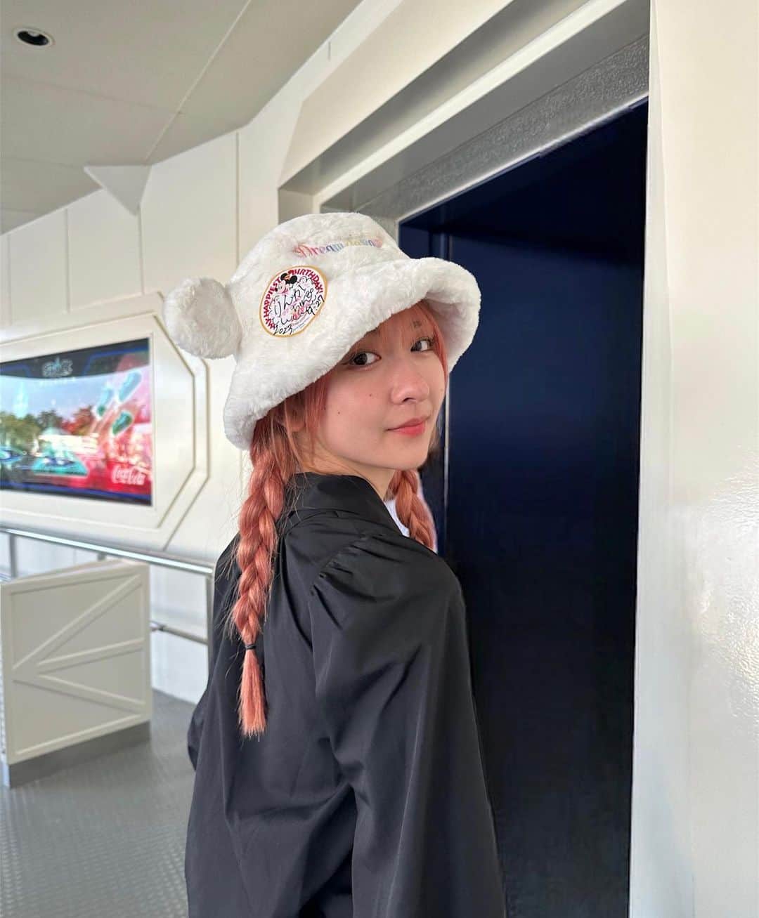 横山莉華さんのインスタグラム写真 - (横山莉華Instagram)「19歳もどうぞよろしくお願いします☺︎  支えてくれている皆さまいつもありがとう🤍     #04  #19」9月27日 20時59分 - linka_yokoyama927