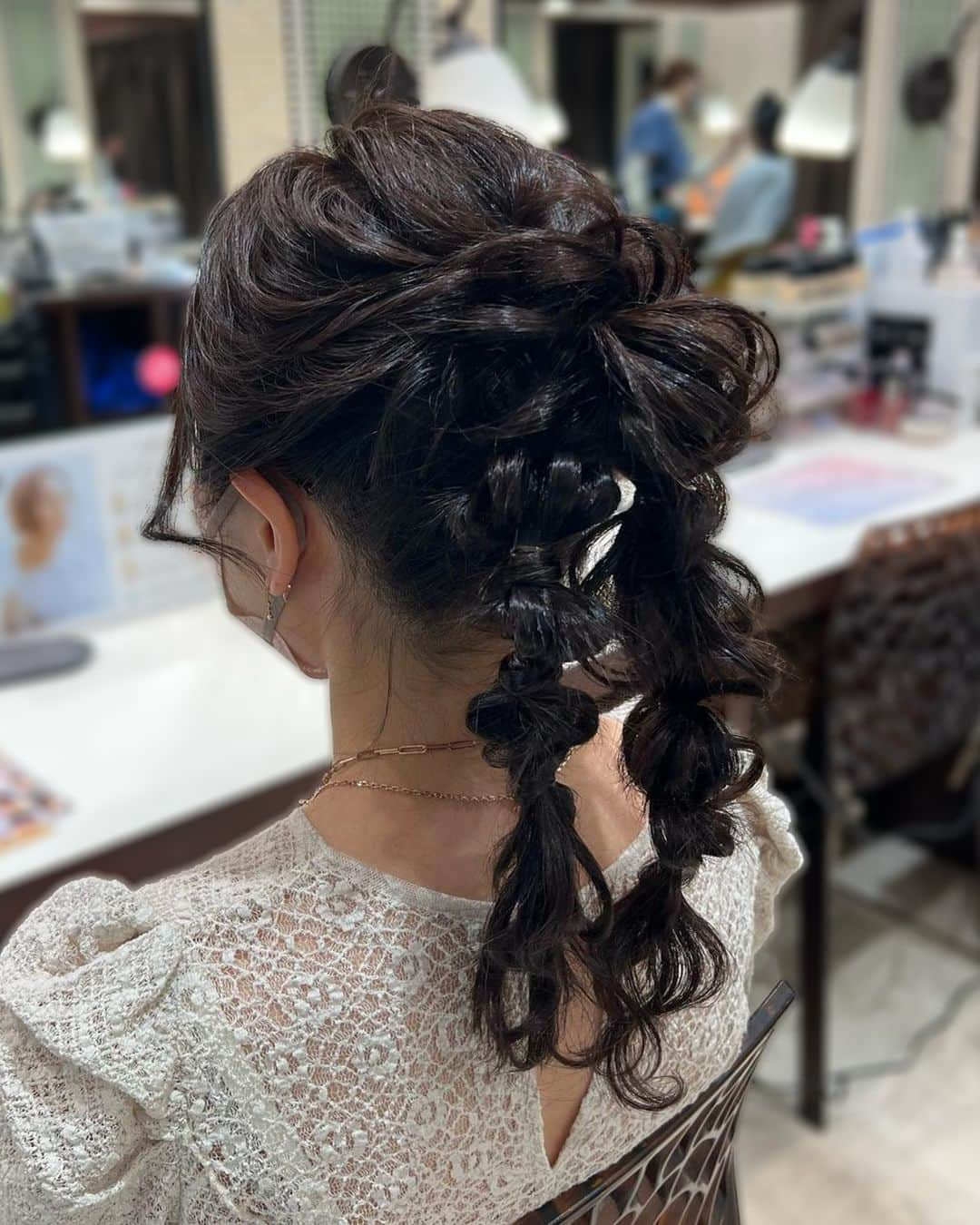 ヘアメイク&ネイル専門店 アトリエはるかさんのインスタグラム写真 - (ヘアメイク&ネイル専門店 アトリエはるかInstagram)「@atelierharuka_official ヘアスタイルを決める時のために保存しておいてね⤴︎  /////////////////////////////////////////////////////////  ▼atelier harukaヘアメニュー ・ヘアセット 　3,520円（税込）【20分】  /////////////////////////////////////////////////////////  __ photo by @omauhm @atelierharuka_sun @atelierharuka_mitsui @atelierharuka_ty @atelierharuka_kgo  #アトリエはるか #ヘアセット #ヘアアレンジ #結婚式 #お呼ばれヘア」9月27日 21時00分 - atelierharuka_official