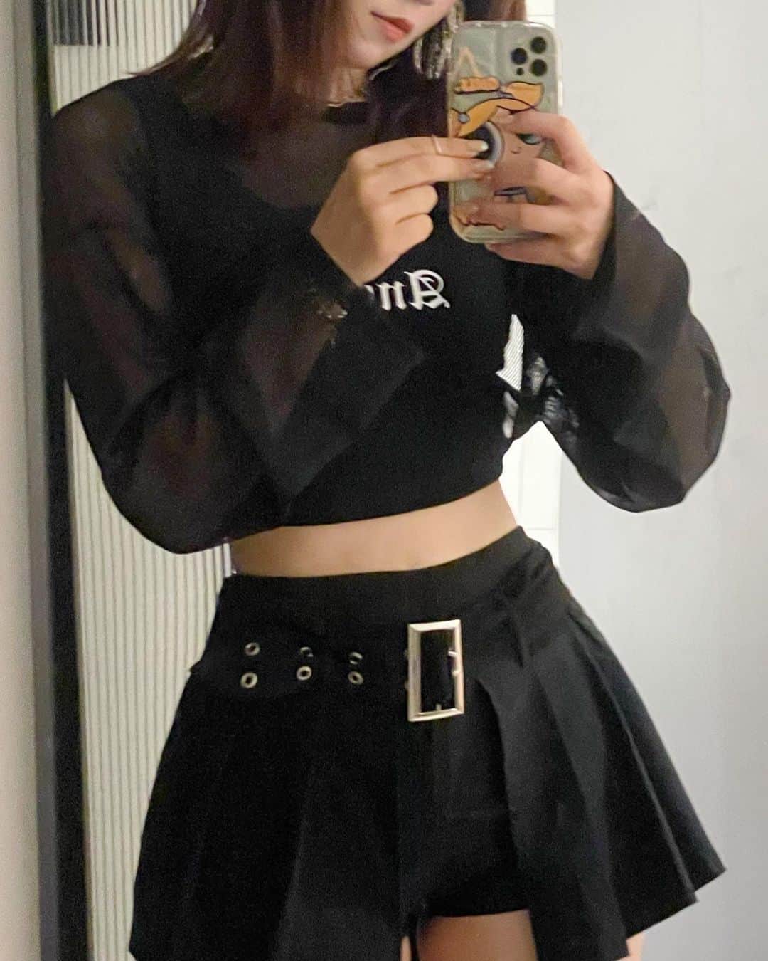 のインスタグラム：「新衣装だったりして🖤🐦‍⬛ . . #ootd #衣装 #CloneGirls #ブラックコーデ #ブラック」