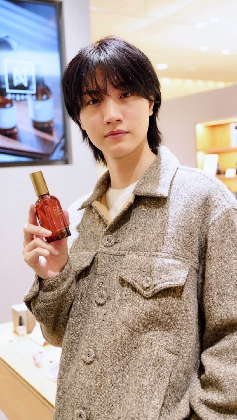 桜田通のインスタグラム：「N organicさんとインスタライブを行いました✨ 観てくださった皆さんありがとうございました😌  今日ライブでご紹介した製品はこちらで購入できます！ https://sirok.jp/ads/TqXwWOGJhJ7mf7EM?preview=1  これからの季節の変わり目、悩みに合わせて是非、チェックしてみて下さいね✨  @norganic_official #PR  服 @seven_by_seven_official」