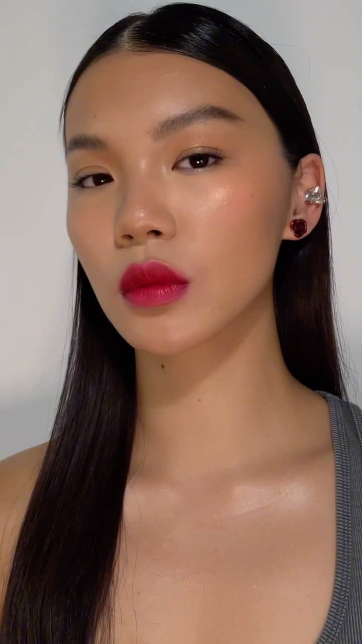 NARSのインスタグラム：「Blurred lips. Better than ever. Apply Powermatte High-Intensity Lip Pencil to the center of your lips and blend out with the #21 Small Eyeshadow Brush for an alluring, blurred effect.  Featuring artistry by @mauricerothgaenger, using Powermatte High-Intensity Lip Pencil in Cruella.」