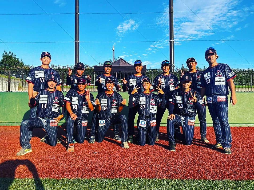 秋吉亮さんのインスタグラム写真 - (秋吉亮Instagram)「2023年シーズン終了しました⚾️  今年は初めてのコーチ兼任選手でいろいろと大変でしたが、指導者1年目として、いろんなことを学びながら指導してきました！  これからも指導者として勉強していきたいと思います😜💨 また選手としても、まだまだ元気ですので、しっかりと動いて鍛え直していこうと思います😝  今シーズンも応援ありがとうございました🤗👍  #秋吉亮 #千葉スカイセイラーズ #独立リーグ #ベイサイドリーグ #千葉 #神奈川 #プロ野球 #野球 #指導者 #コーチ #投手 #2023 #シーズン #応援ありがとうございました」9月27日 21時04分 - ryo.akiyoshi_14