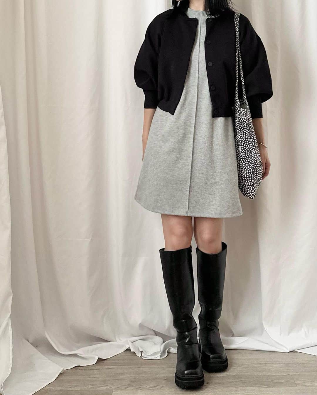 かほこ。さんのインスタグラム写真 - (かほこ。Instagram)「ㅤㅤㅤㅤㅤㅤㅤㅤㅤㅤㅤㅤㅤ ㅤㅤㅤㅤㅤㅤㅤㅤㅤㅤㅤㅤㅤ knit dress : #zara cardigan : #dotandstripes bag : #hay boots : #evol ㅤㅤㅤㅤㅤㅤㅤㅤㅤㅤㅤㅤㅤ ZARAで3990円だったミニワンピ❣️ 安いし着てみよ〜って試着してみたら形めちゃ可愛くて即決🥹🫶🏻色違いも買いたい！ ㅤㅤㅤㅤㅤㅤㅤㅤㅤㅤㅤㅤㅤ 今年はとにかくグレーを集めてます🩶 ㅤㅤㅤㅤㅤㅤㅤㅤㅤㅤㅤㅤㅤ #kaho_fashion」9月27日 21時07分 - xxokohakxx